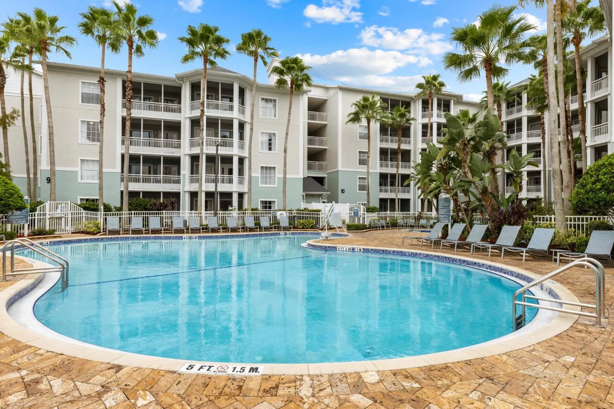 Swimming pool in Club Wyndham Cypress Palms