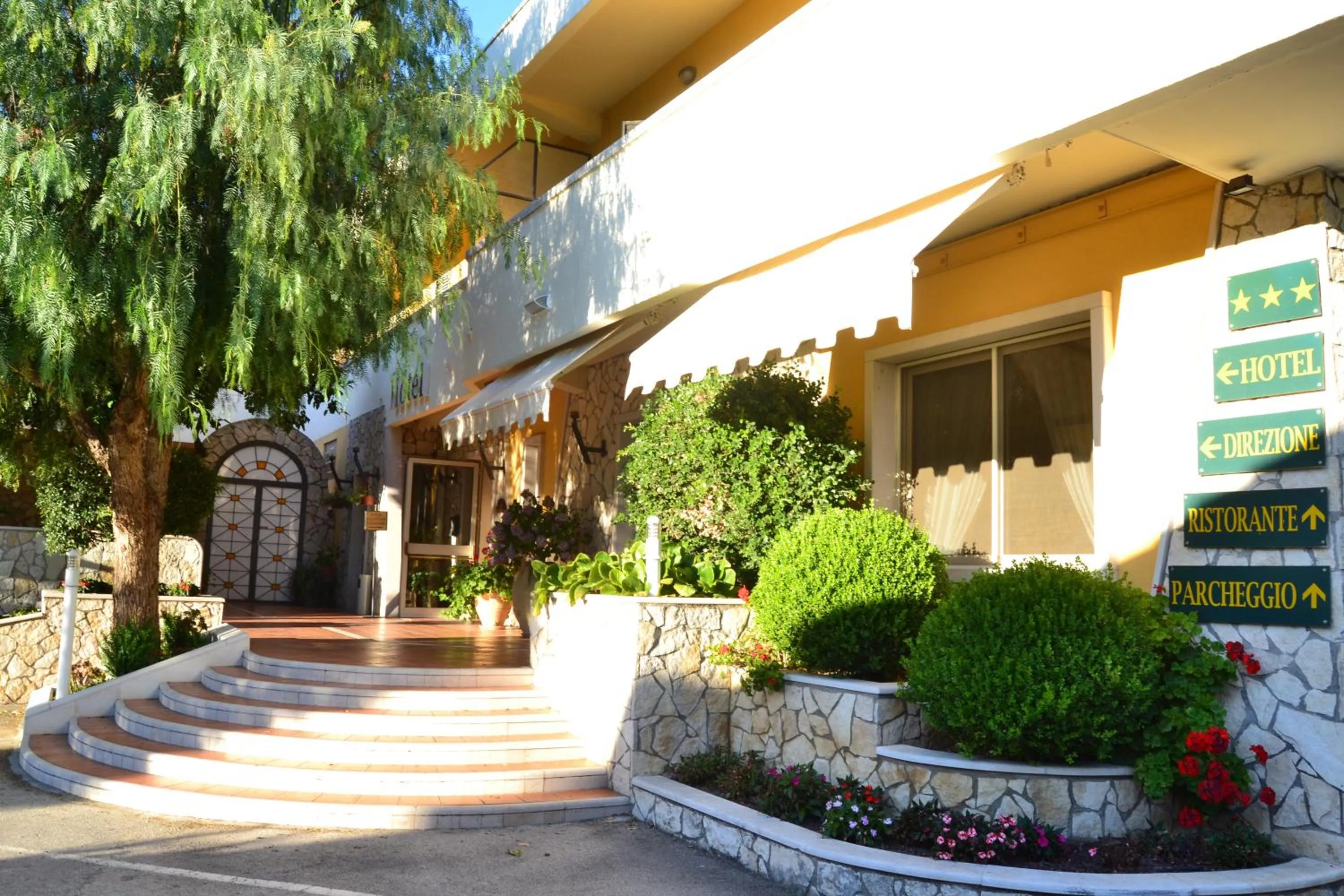 Facade/entrance in Yellow Park Hotel