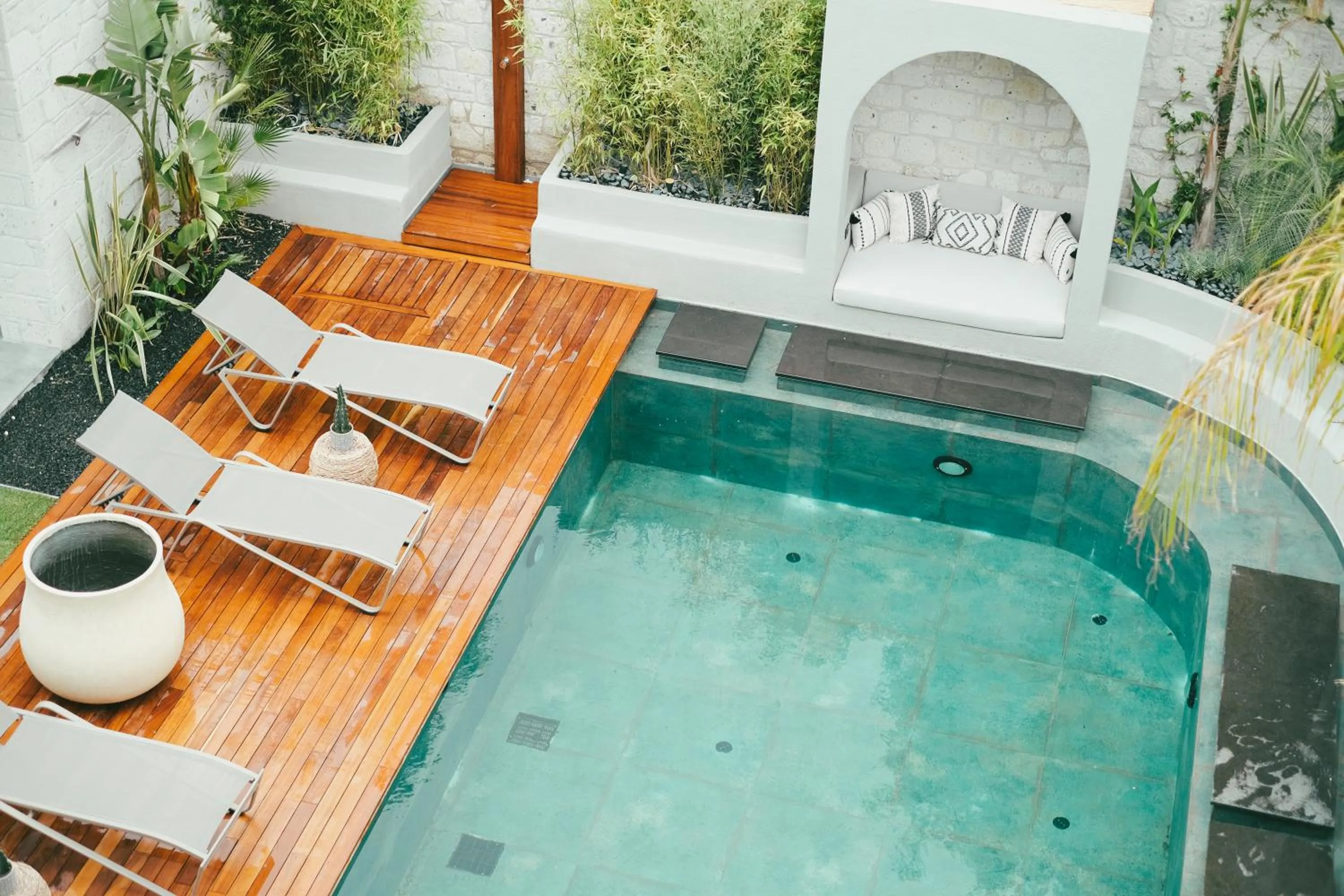 Swimming pool in Derin Alacati