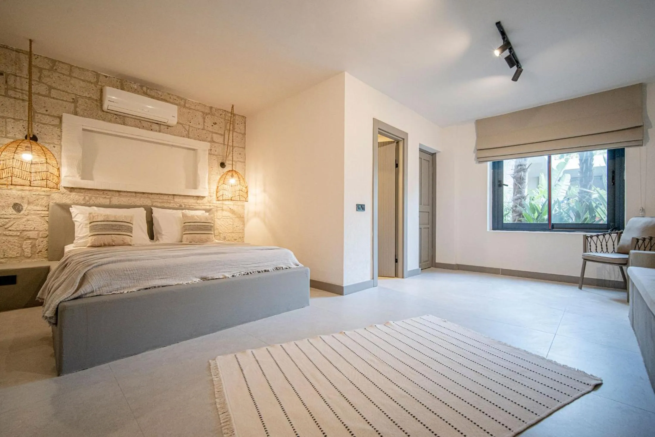 Photo of the whole room, Bed in Derin Alacati