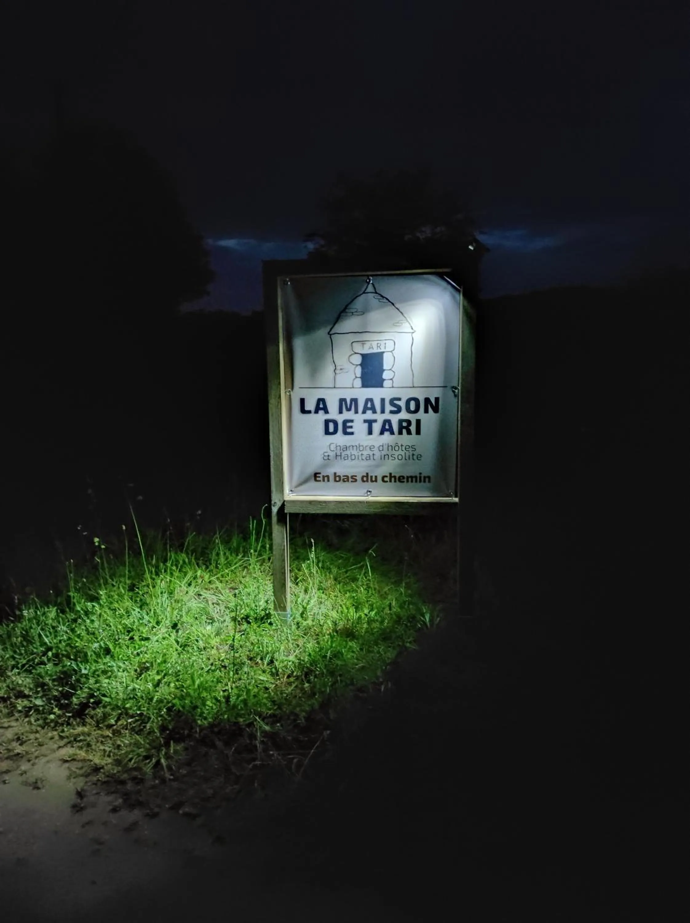 Night in La Maison de Tari