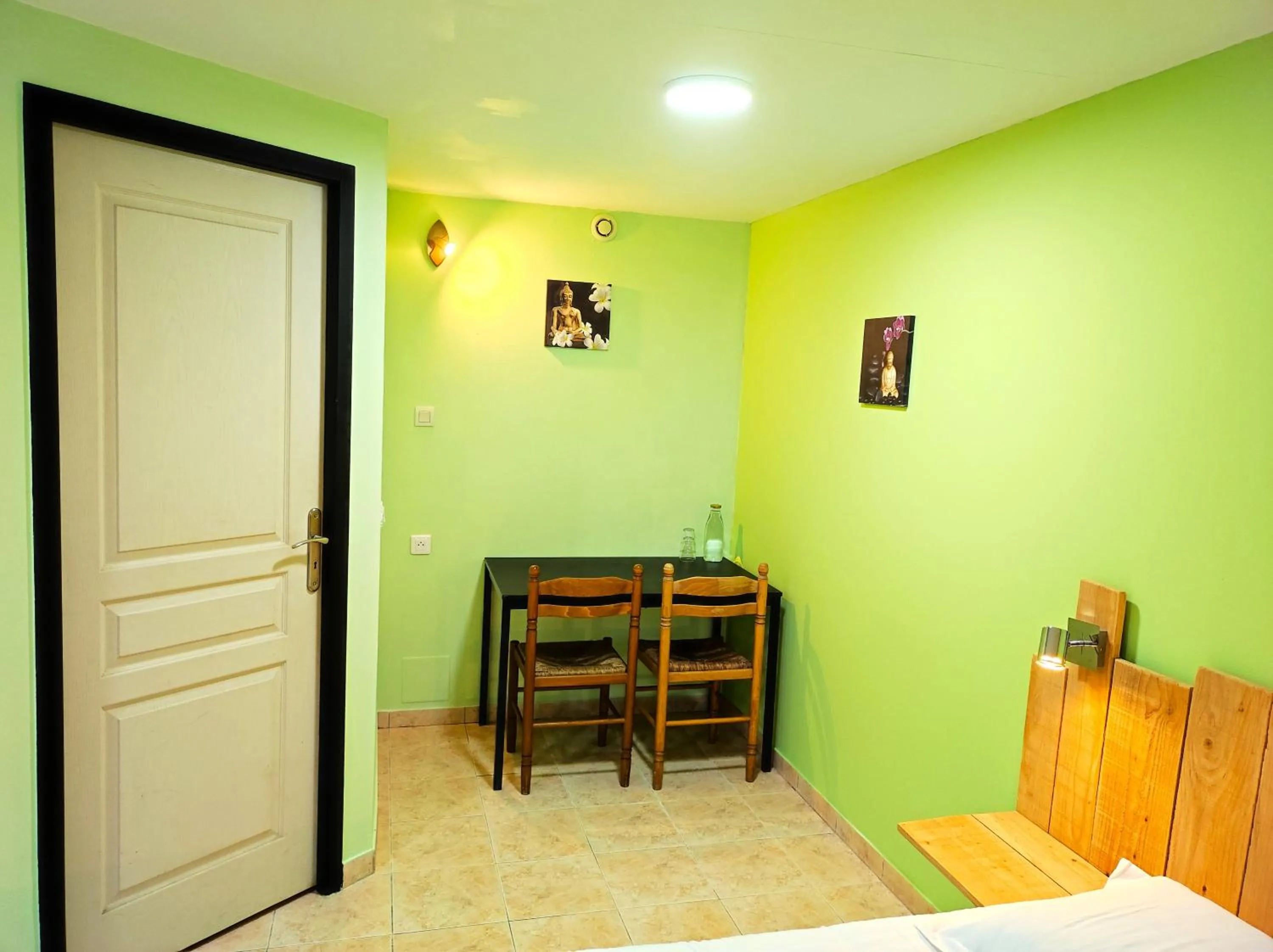 Dining area in La Maison de Tari