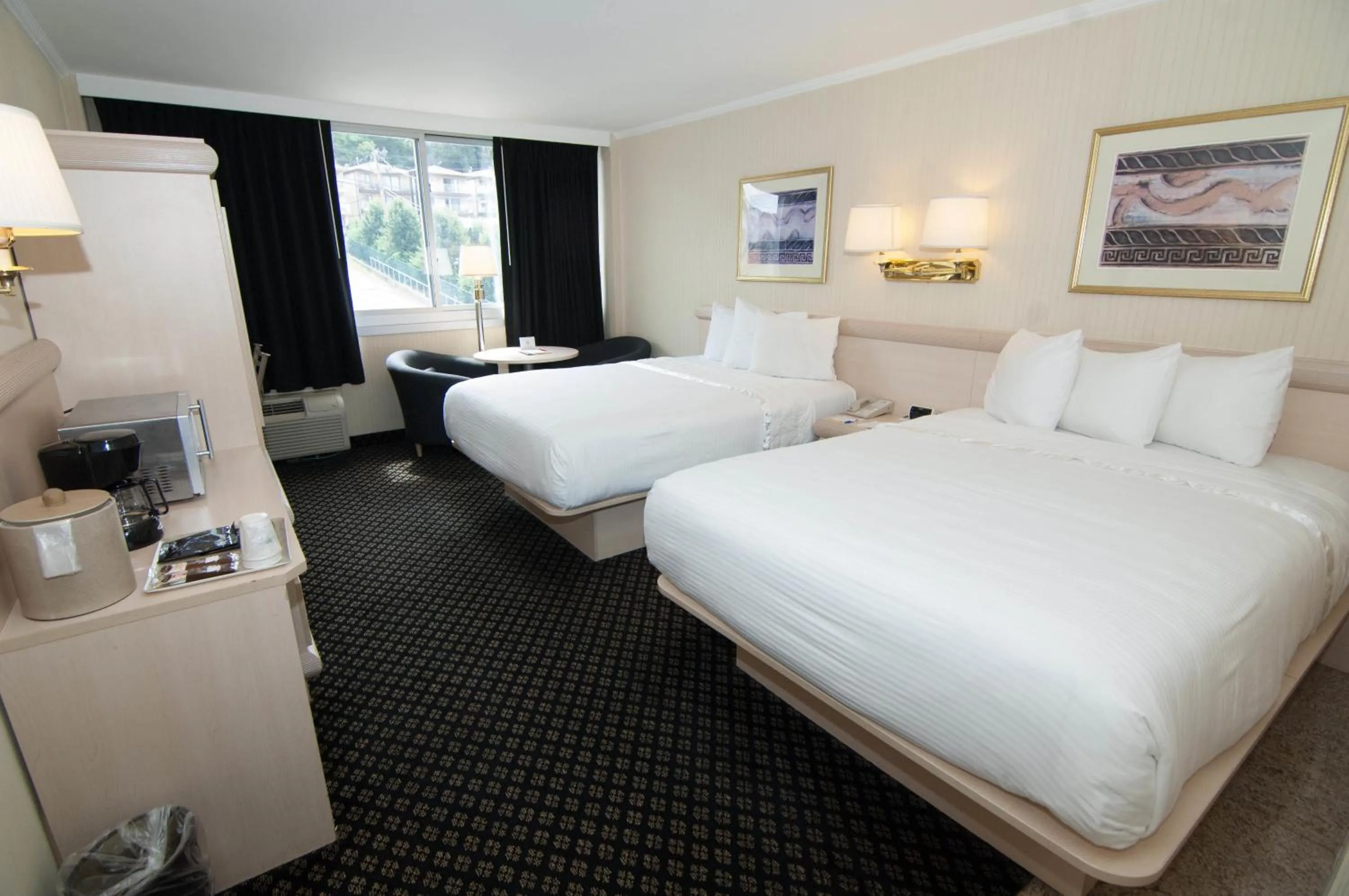 Photo of the whole room, Bed in Meadowlands View Hotel
