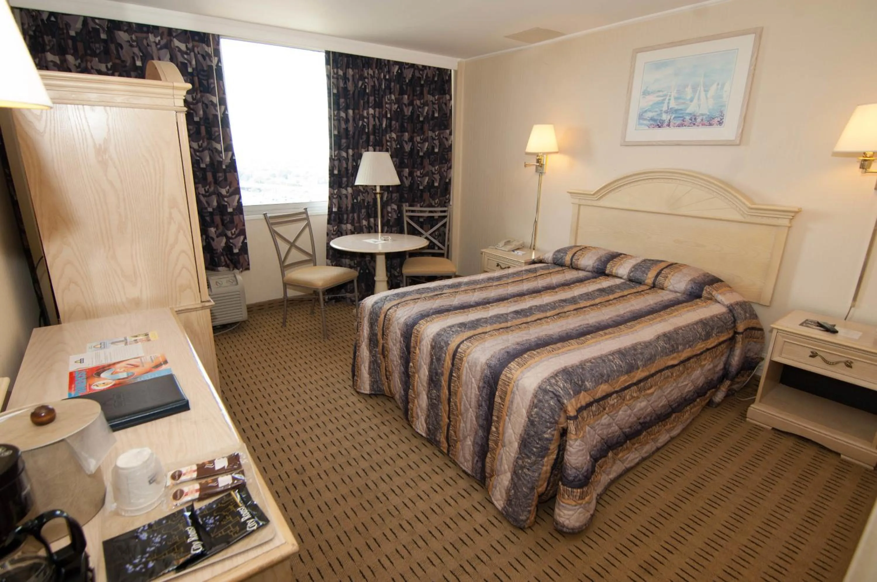 Photo of the whole room, Bed in Meadowlands View Hotel