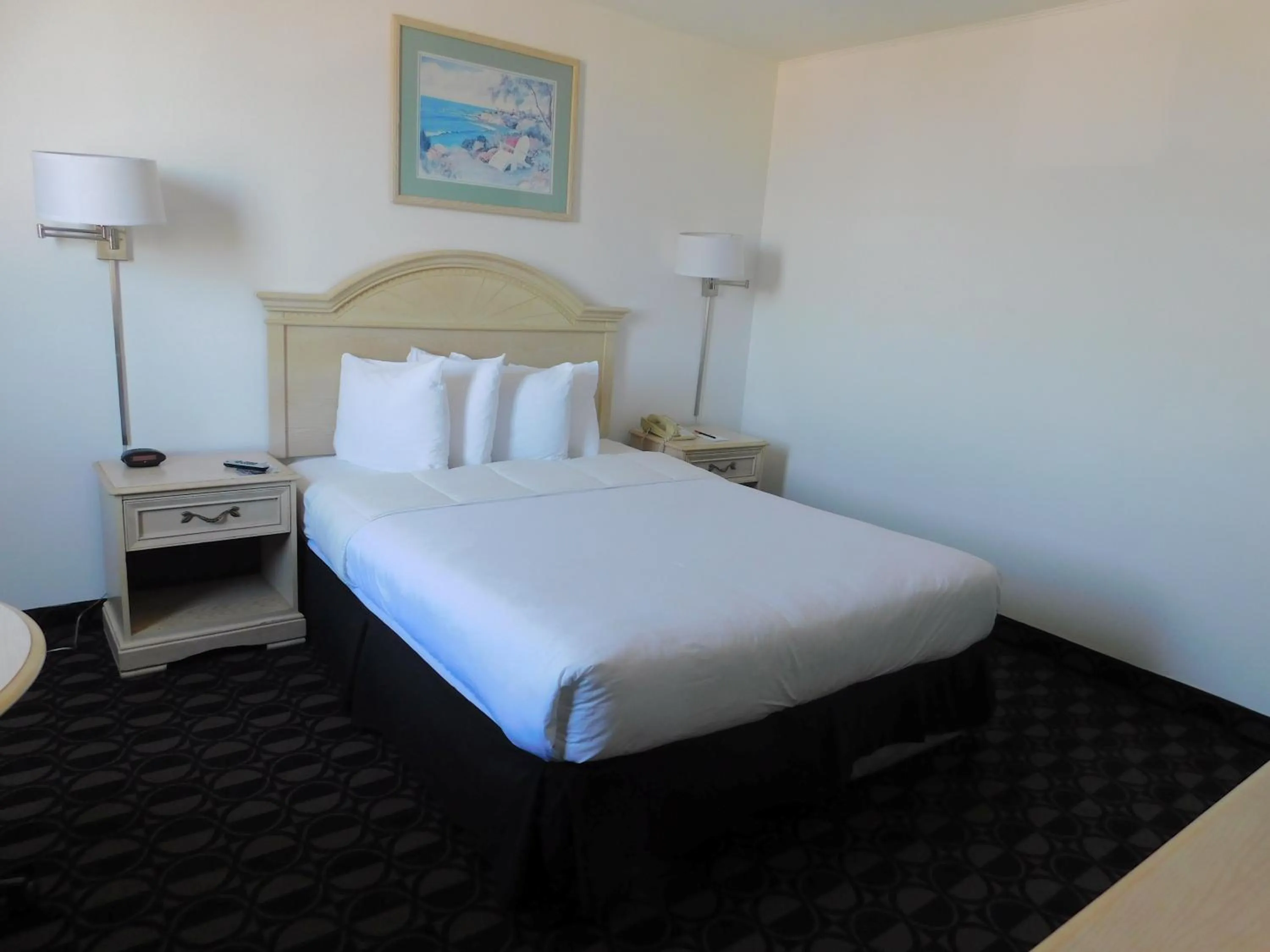 Photo of the whole room, Bed in Meadowlands View Hotel