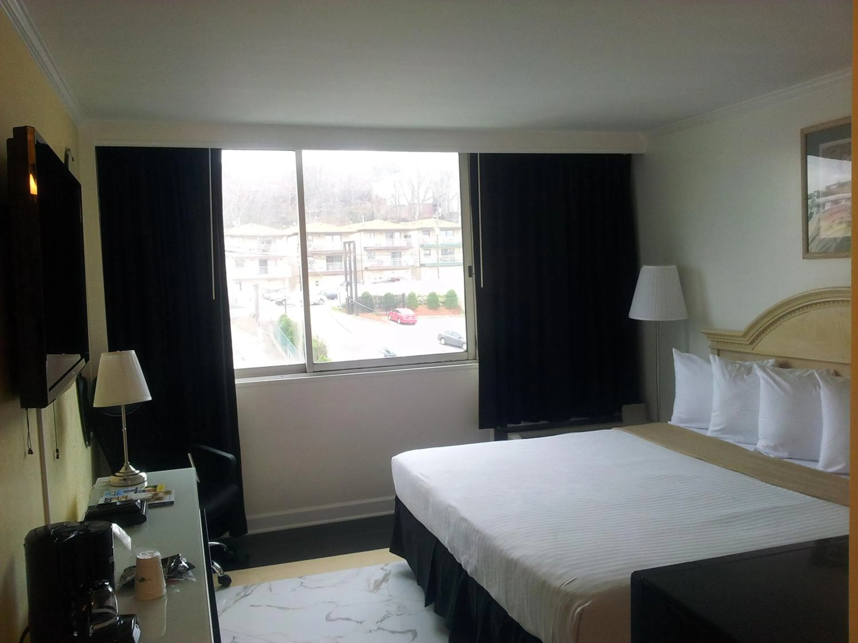 Photo of the whole room, Bed in Meadowlands View Hotel