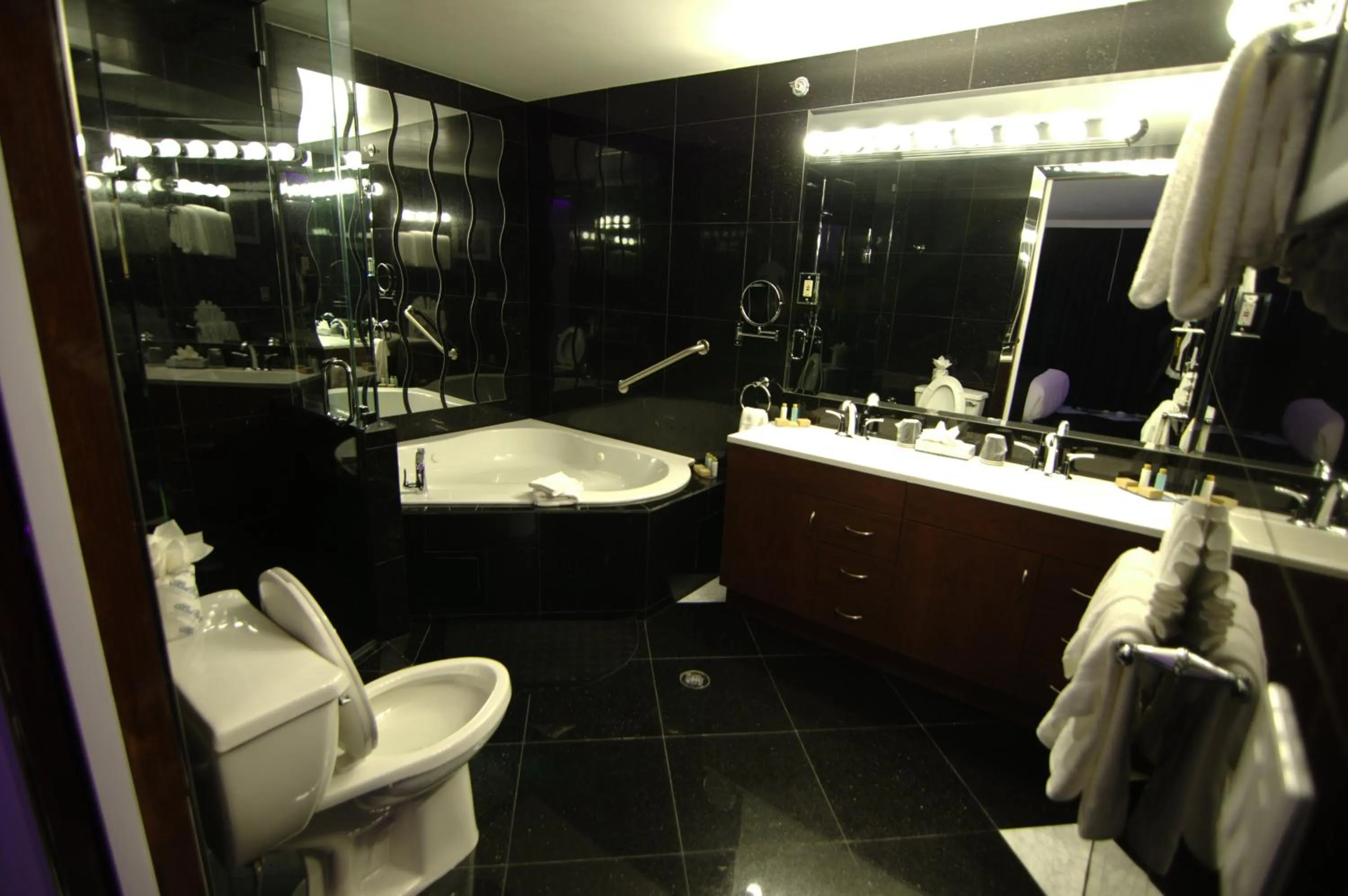Bathroom in Meadowlands View Hotel