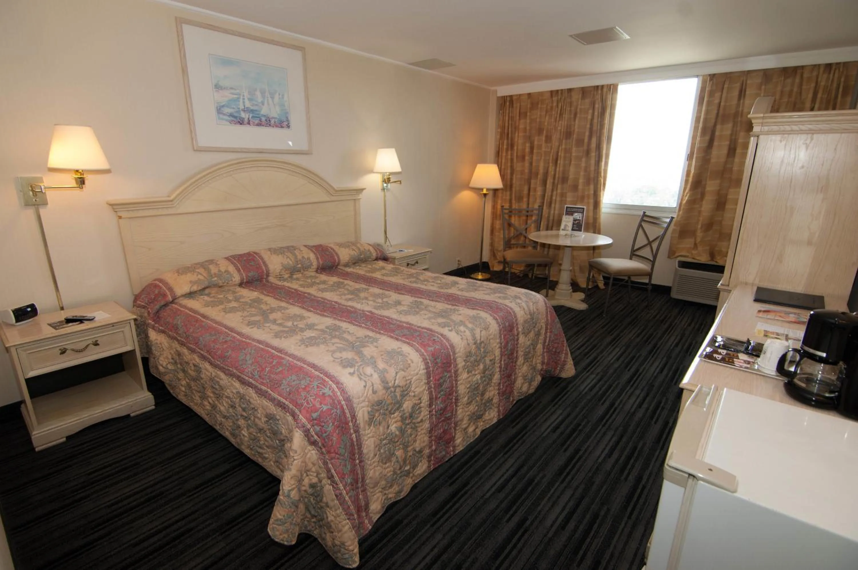 Photo of the whole room, Bed in Meadowlands View Hotel