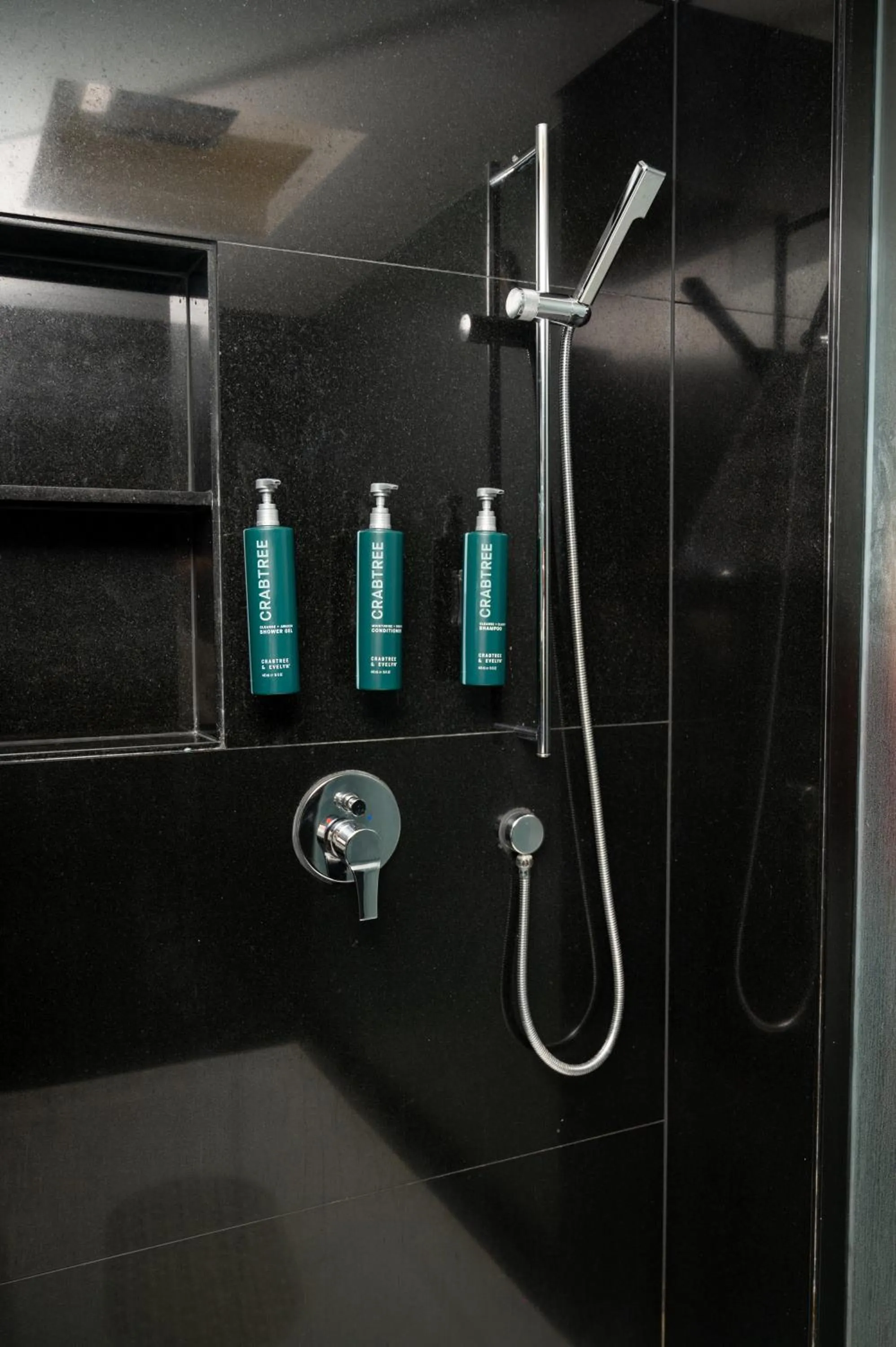 Shower in DoubleTree by Hilton-Pune Chinchwad