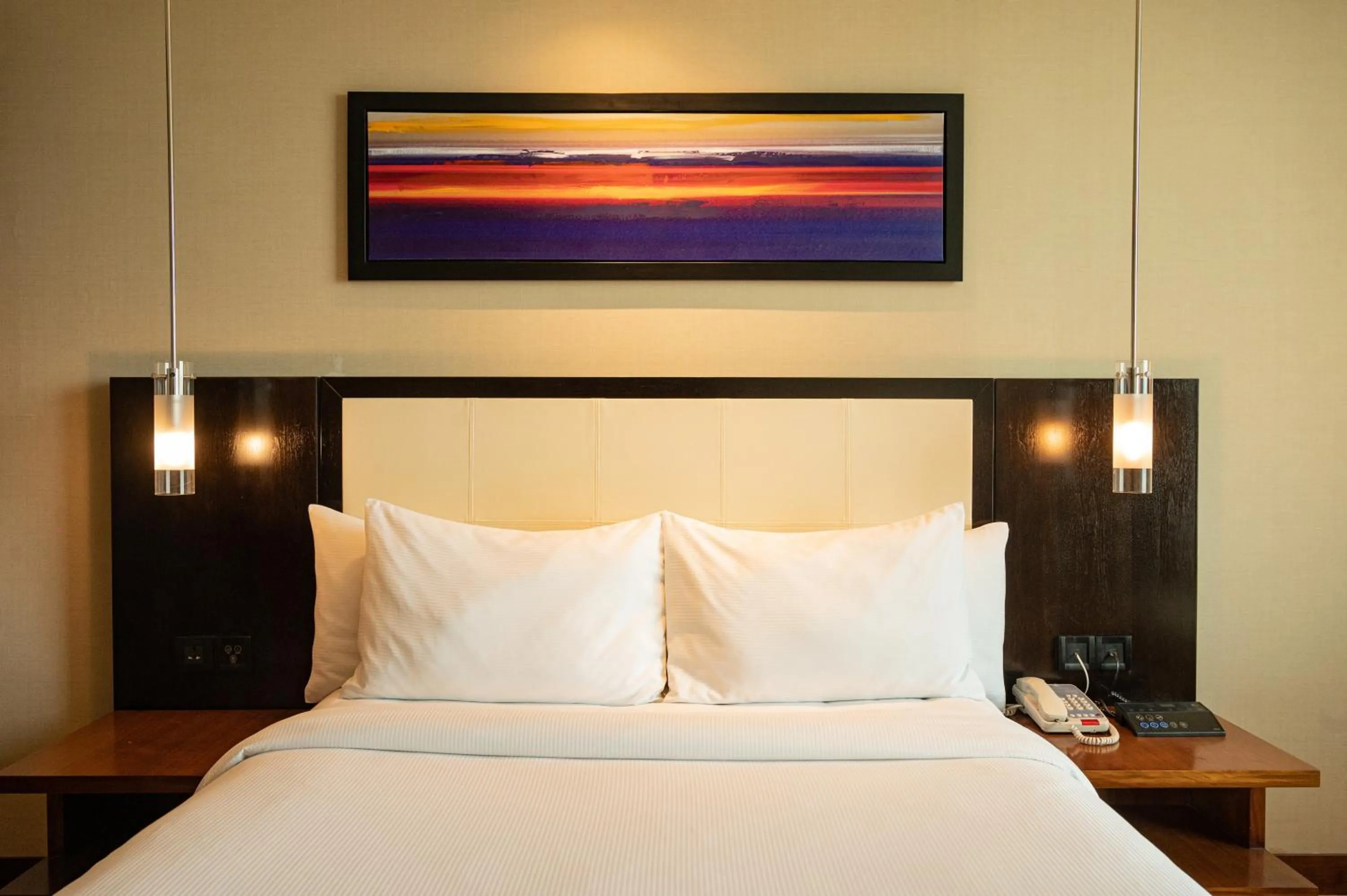 Photo of the whole room, Bed in DoubleTree by Hilton-Pune Chinchwad