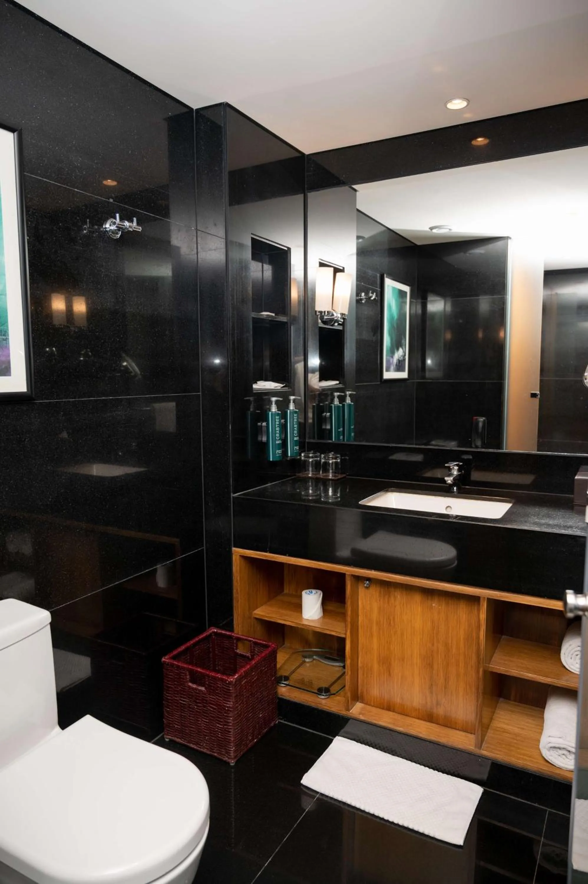 Bathroom in DoubleTree by Hilton-Pune Chinchwad