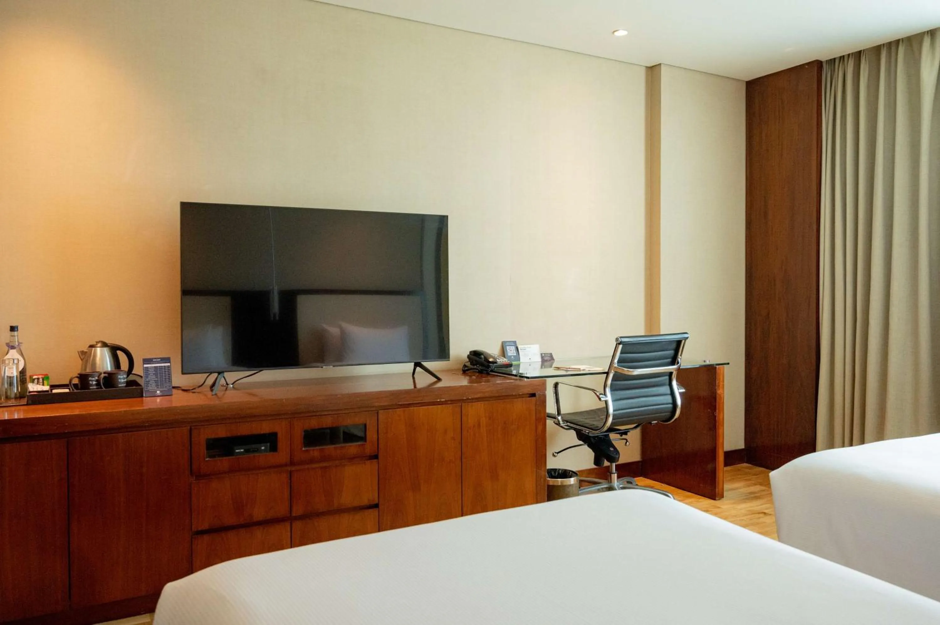 Deluxe Room Twin Beds in DoubleTree by Hilton-Pune Chinchwad