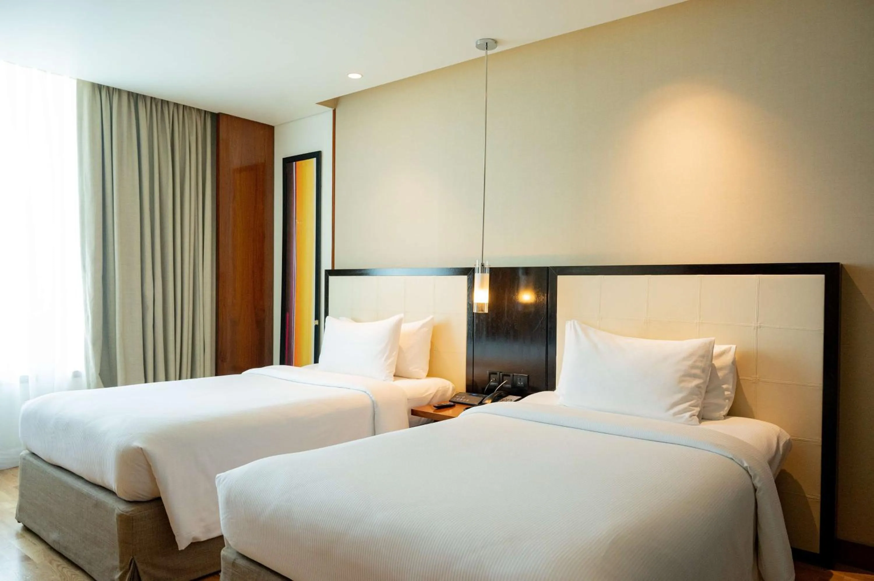 Bed in DoubleTree by Hilton-Pune Chinchwad