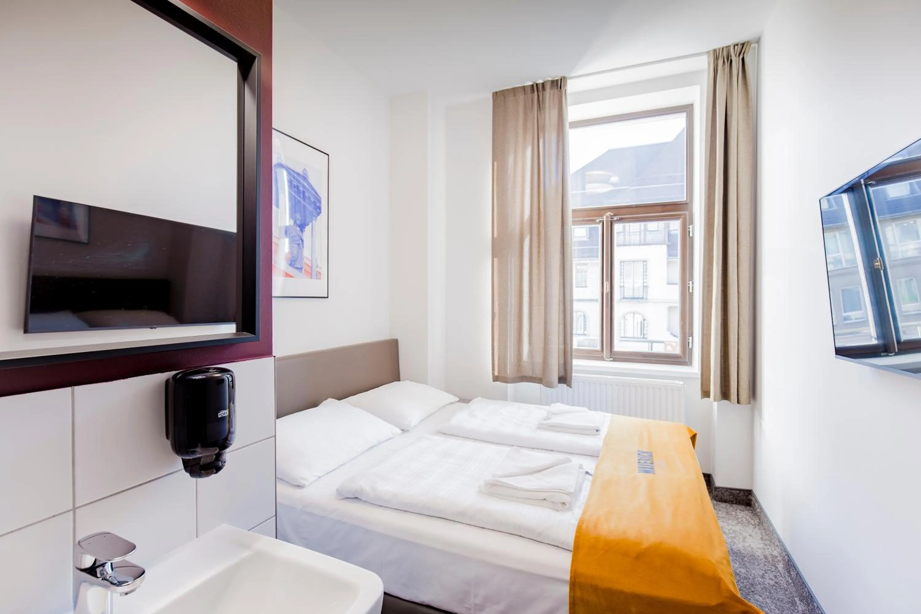 Bedroom, Bed in Maverick Athenaeum