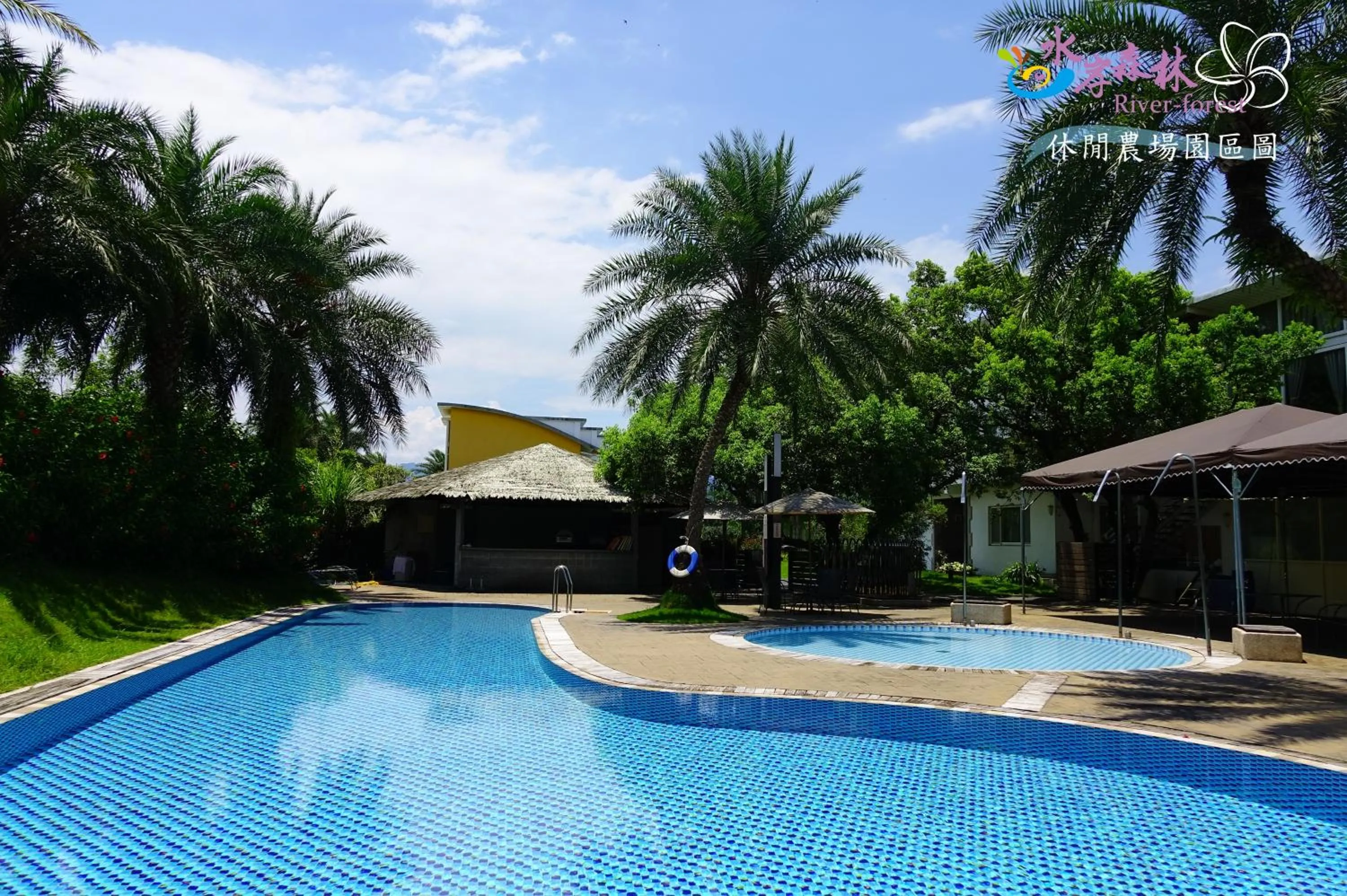Swimming pool in River Forest Leisure Farm