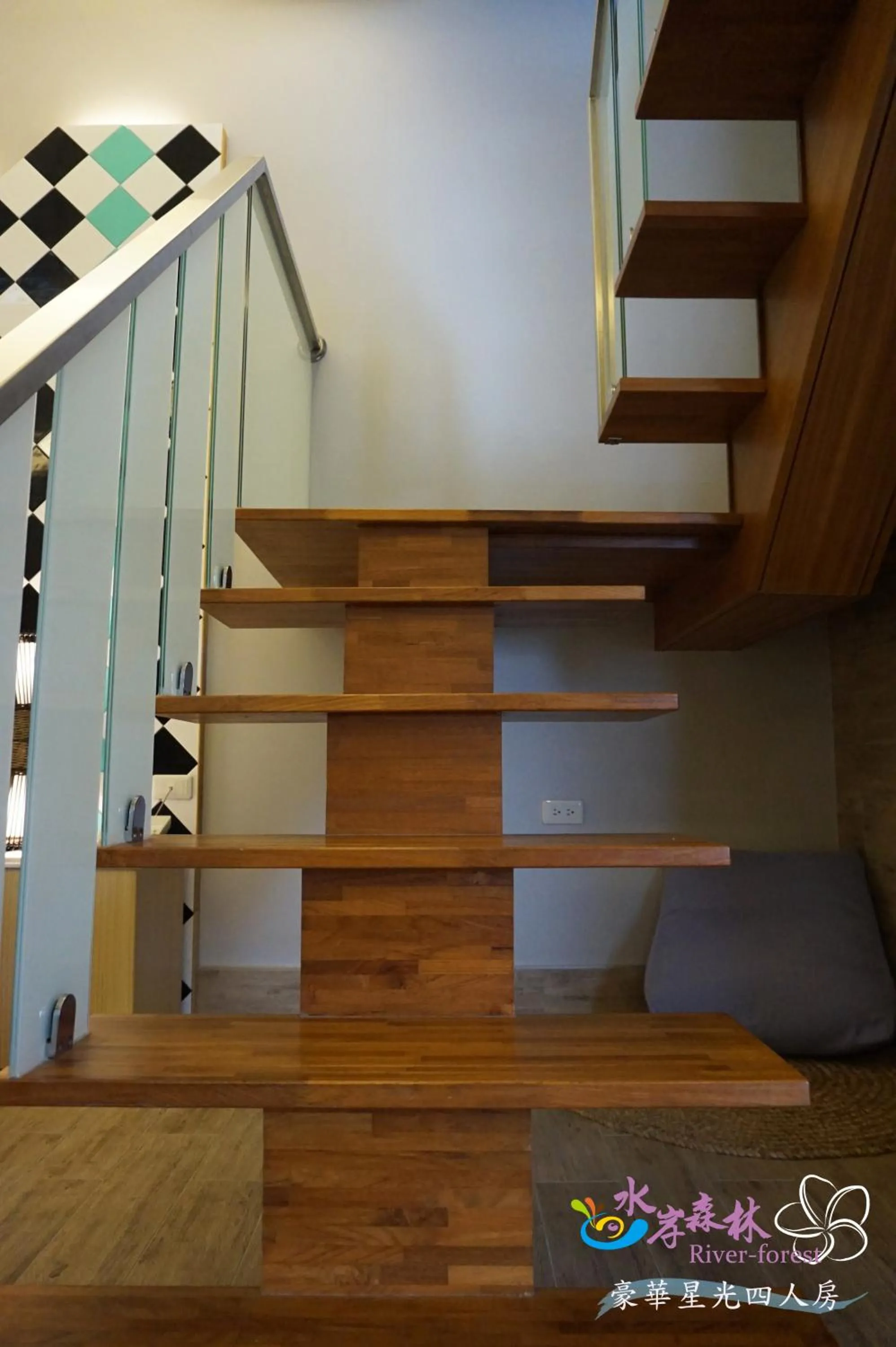 Decorative detail in River Forest Leisure Farm