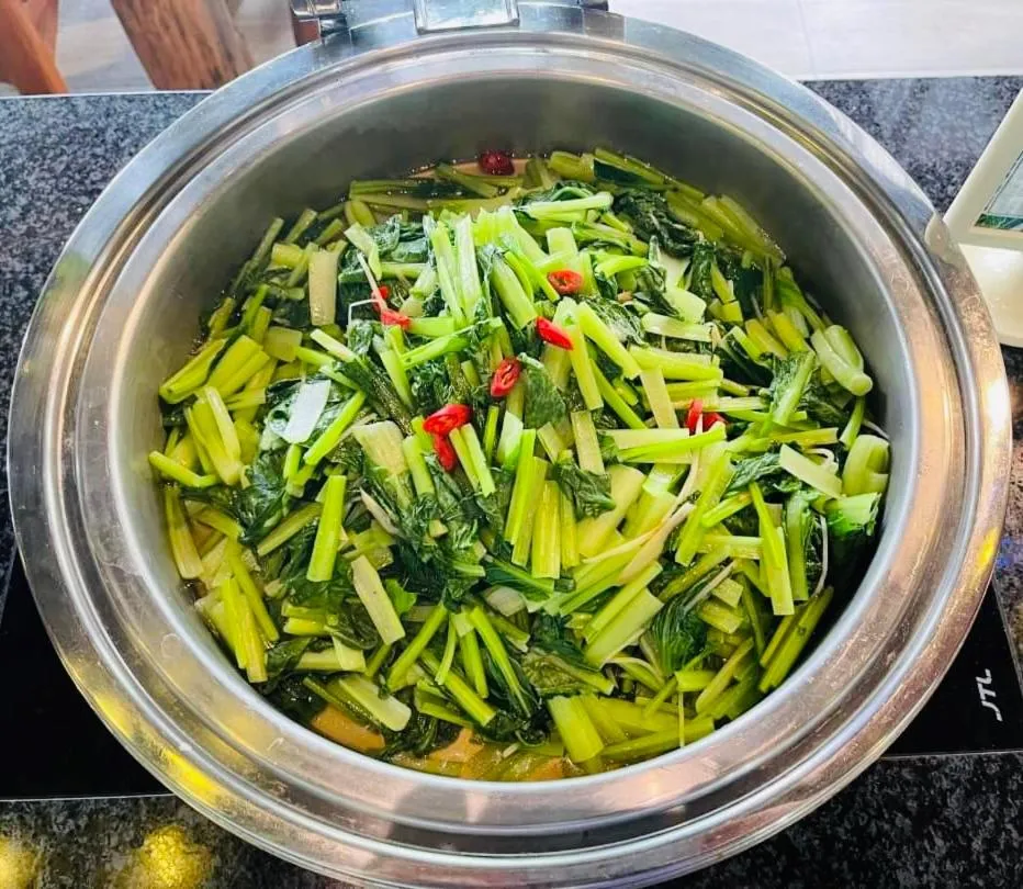 Breakfast in River Forest Leisure Farm