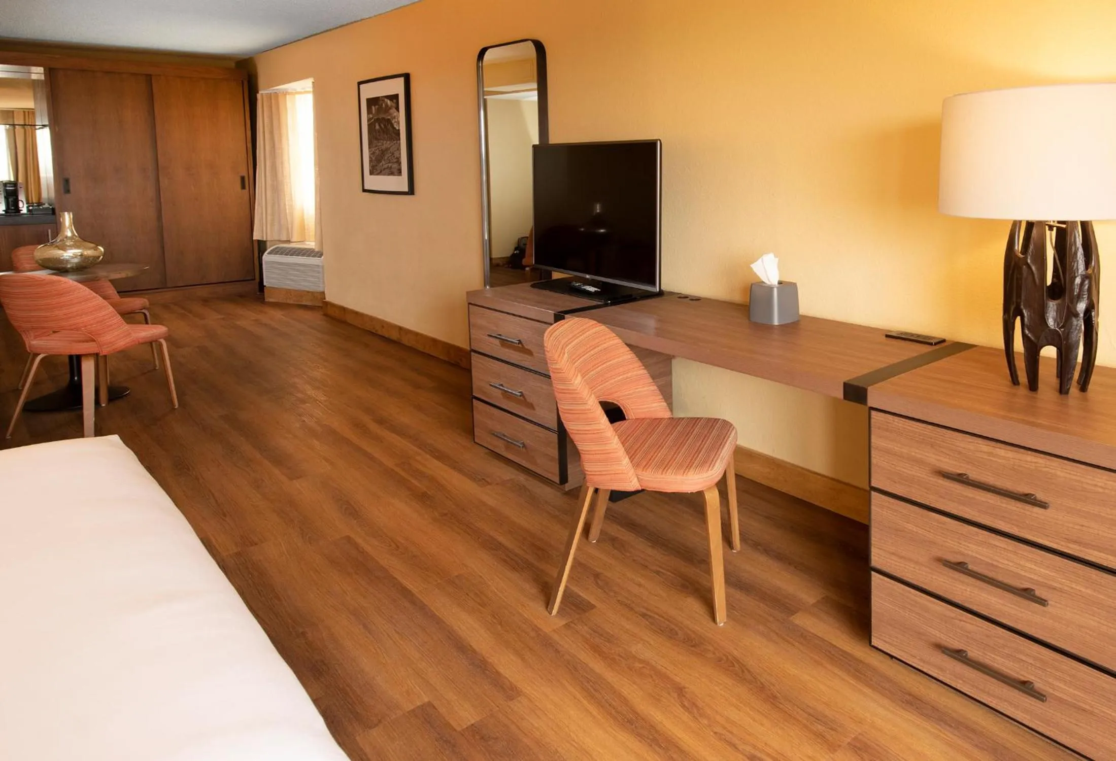 Seating area, Bed in Hotel Albuquerque At Old Town