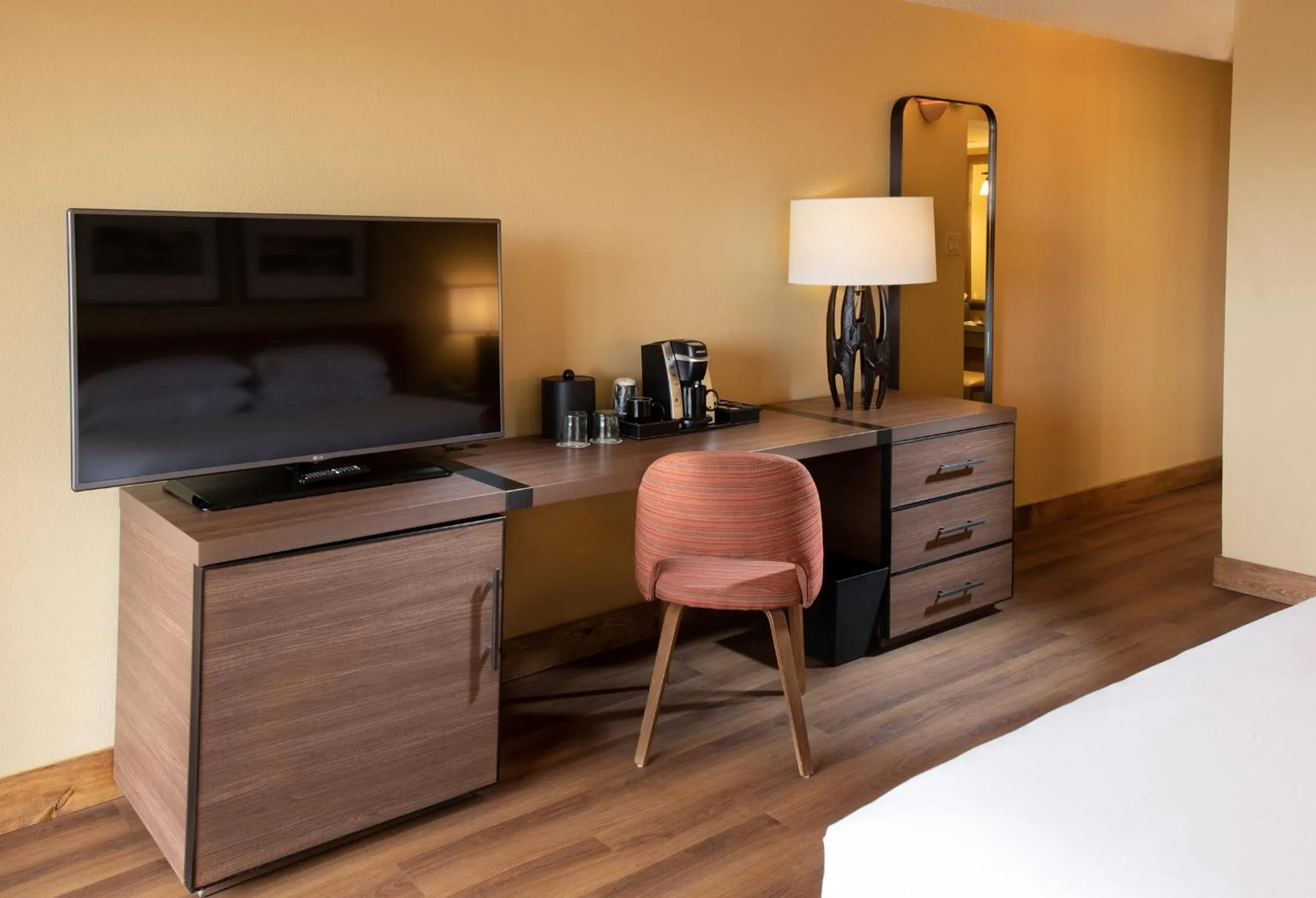 Seating area, Bed in Hotel Albuquerque At Old Town