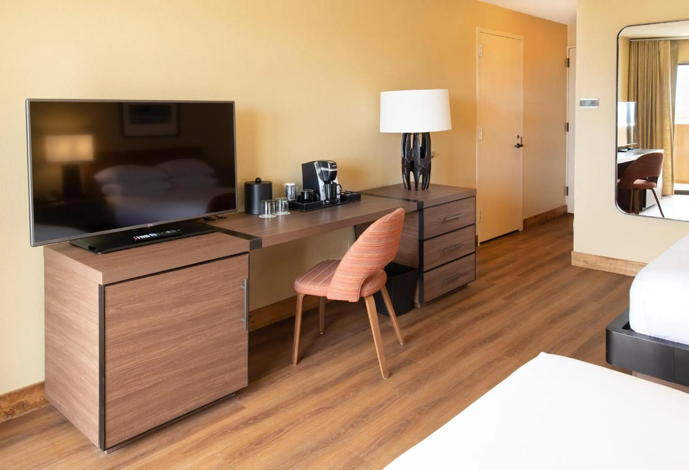 Seating area, Bed in Hotel Albuquerque At Old Town