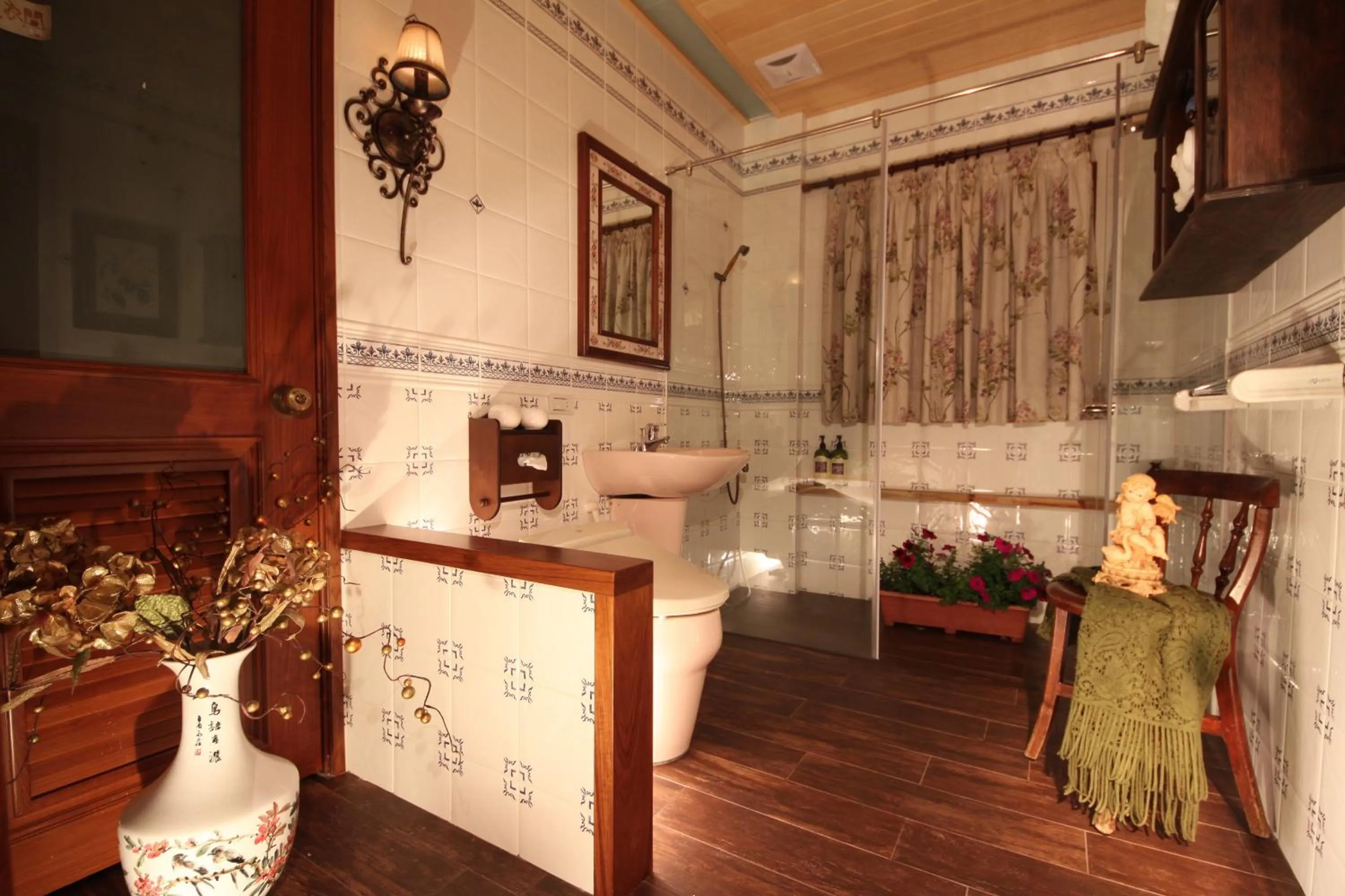 Shower in The Dew B&B 晨露庄 民宿