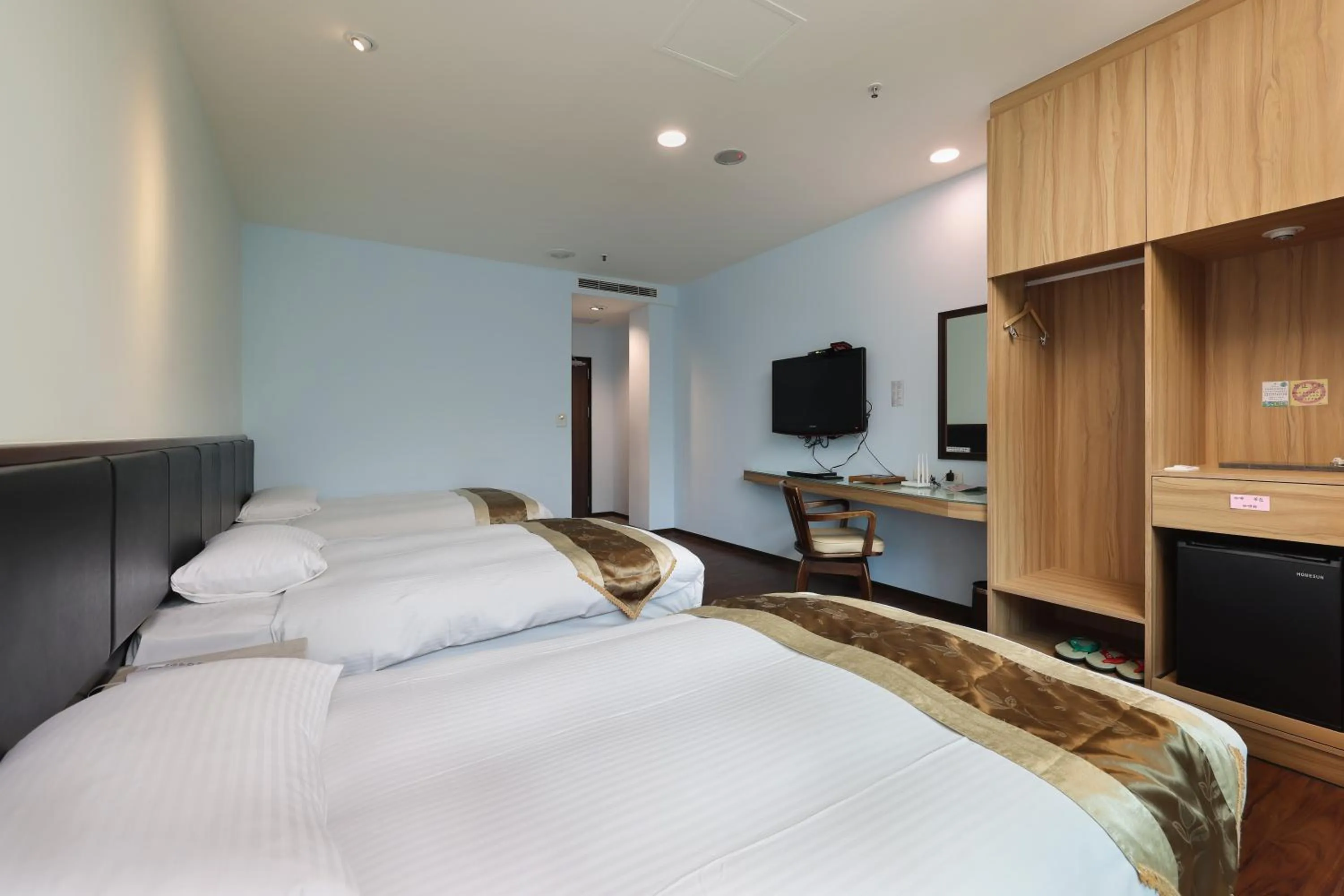 Photo of the whole room, Bed in Shante Hotel Shitou