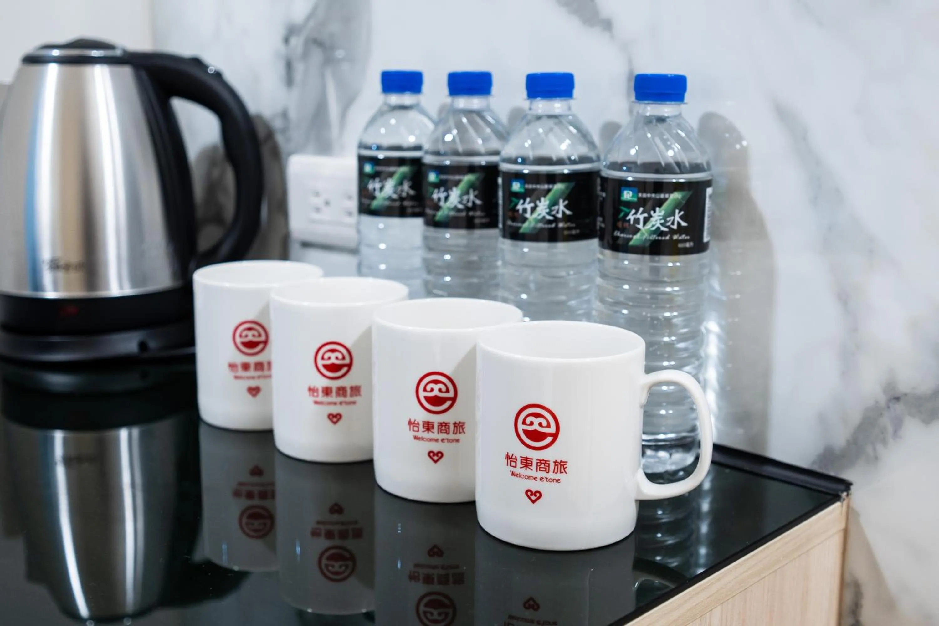 Coffee/tea facilities in Etung Hotel