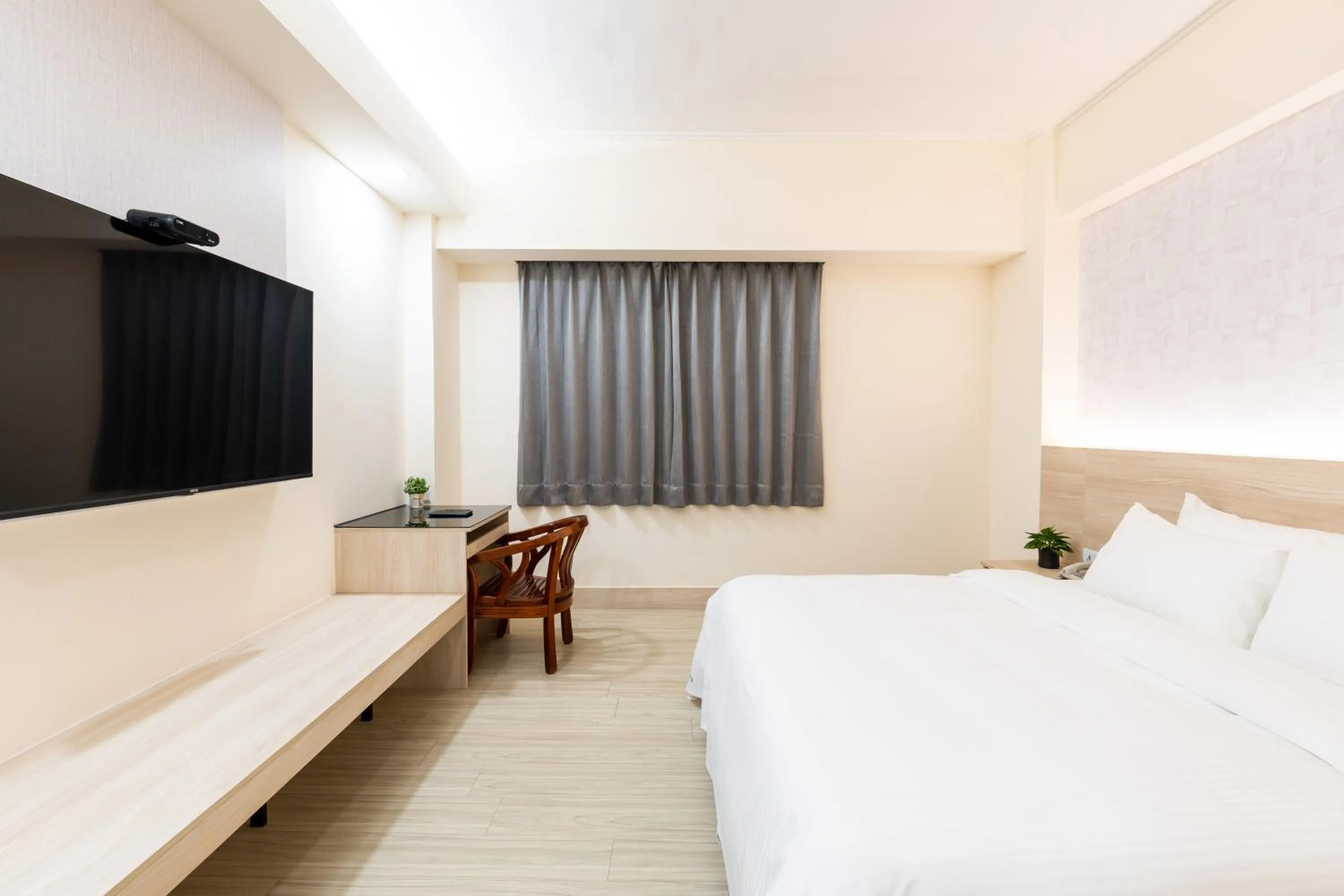 TV and multimedia, Bed in Etung Hotel