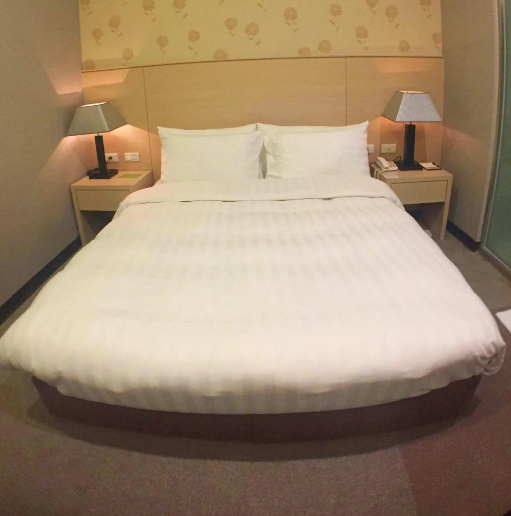 bunk bed, Bed in Royal Hotel