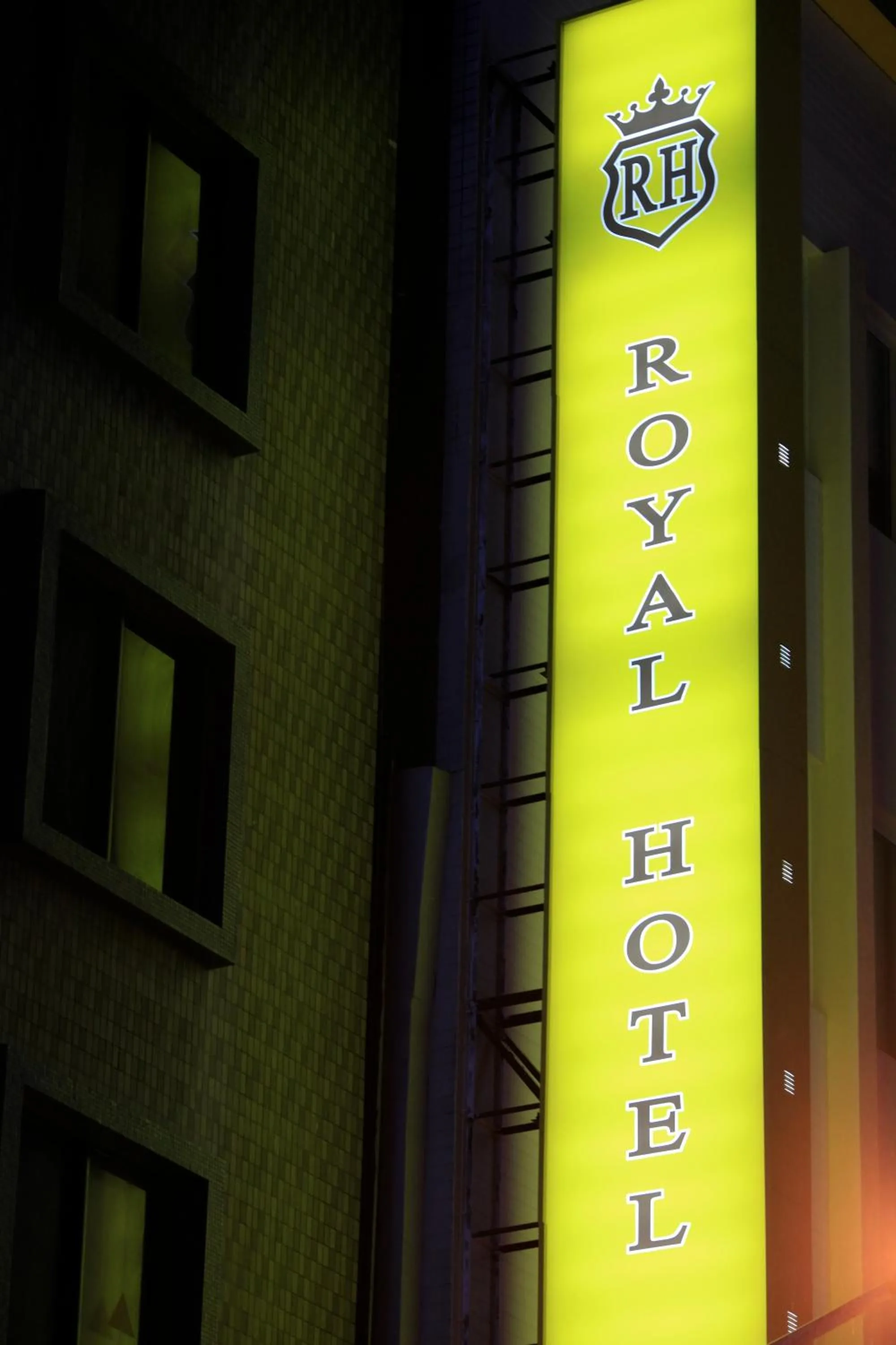 Facade/entrance in Royal Hotel