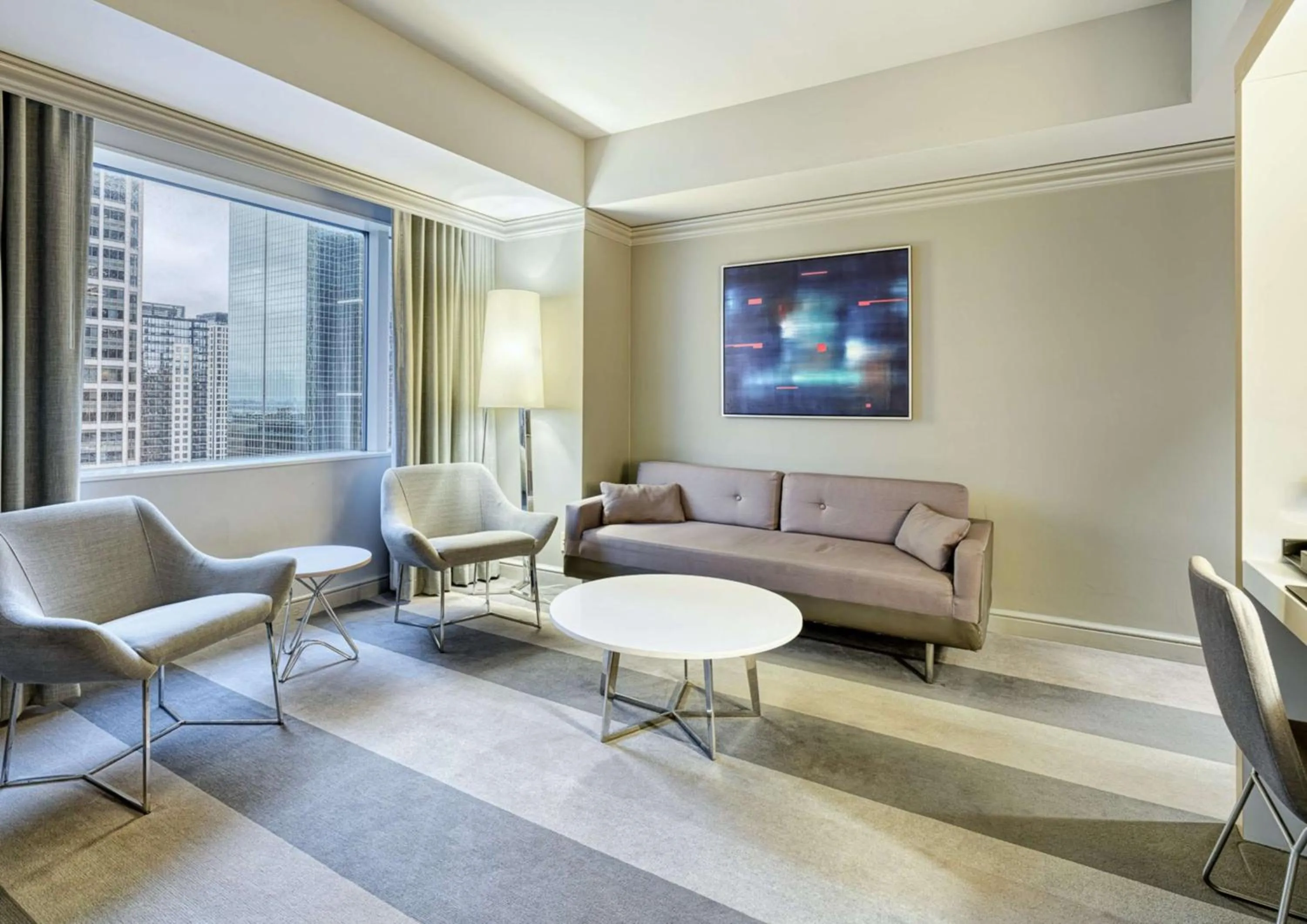 Living room in The Royal Sonesta Minneapolis Downtown