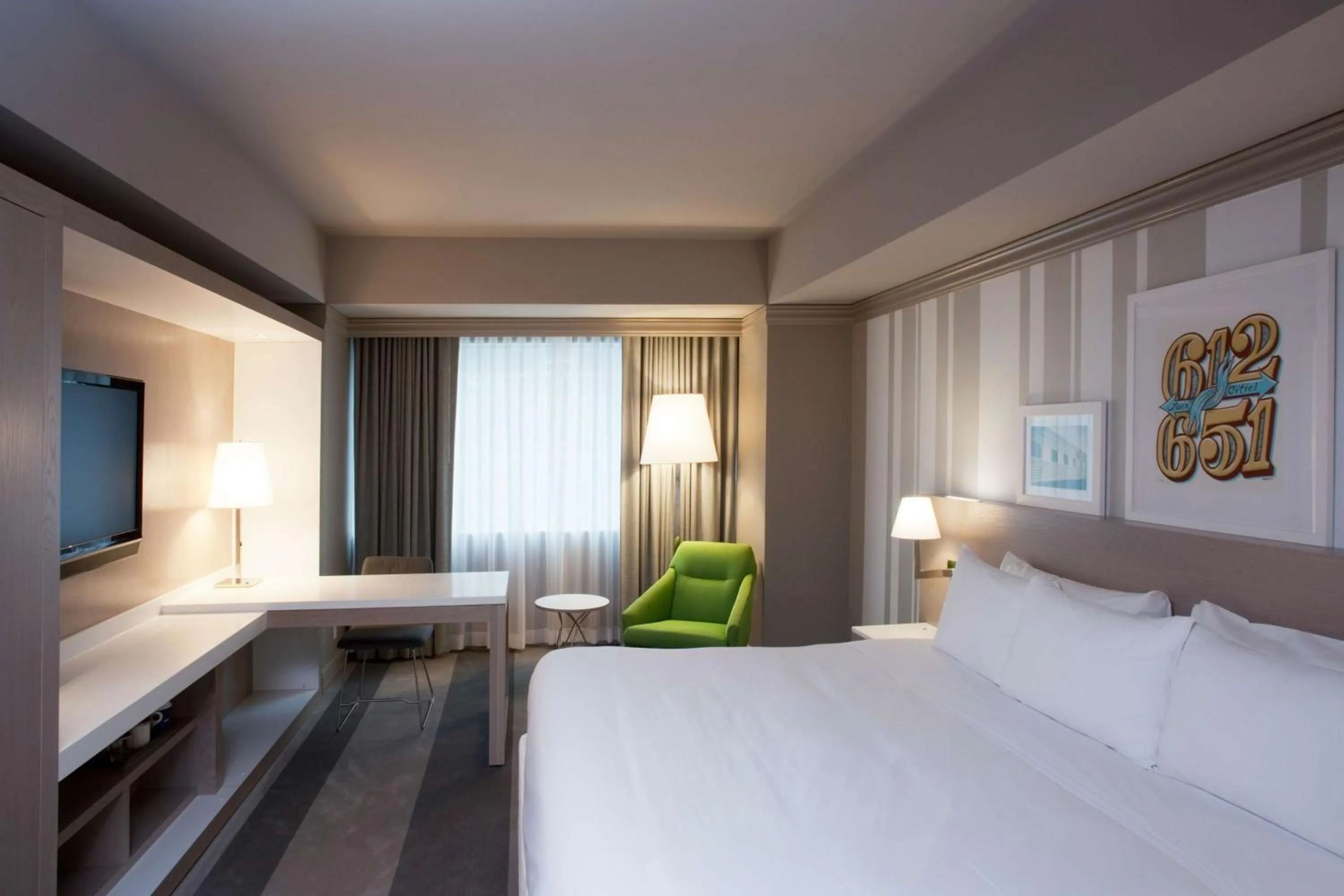 Photo of the whole room, Bed in The Royal Sonesta Minneapolis Downtown