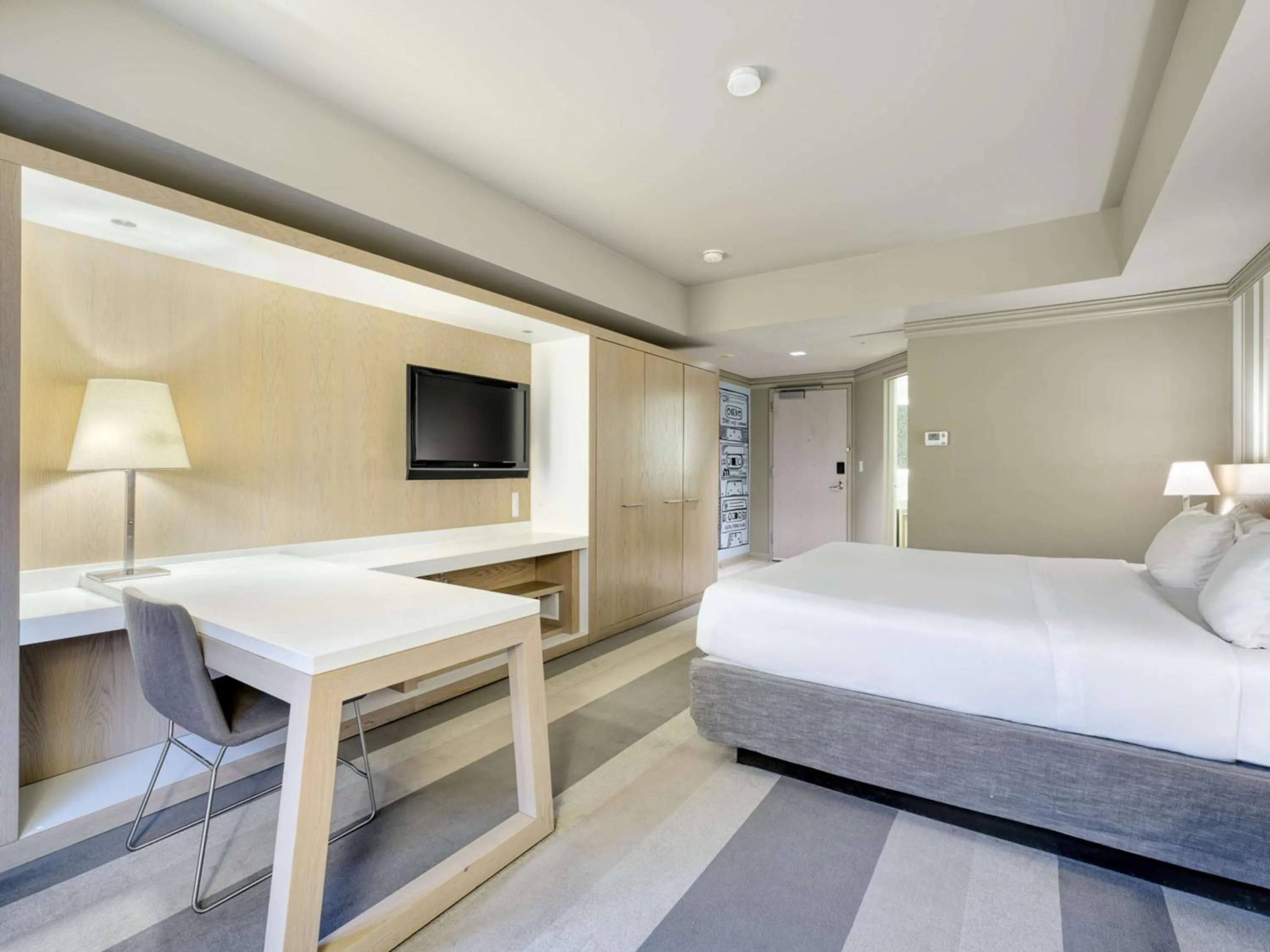 Bedroom, Bed in The Royal Sonesta Minneapolis Downtown