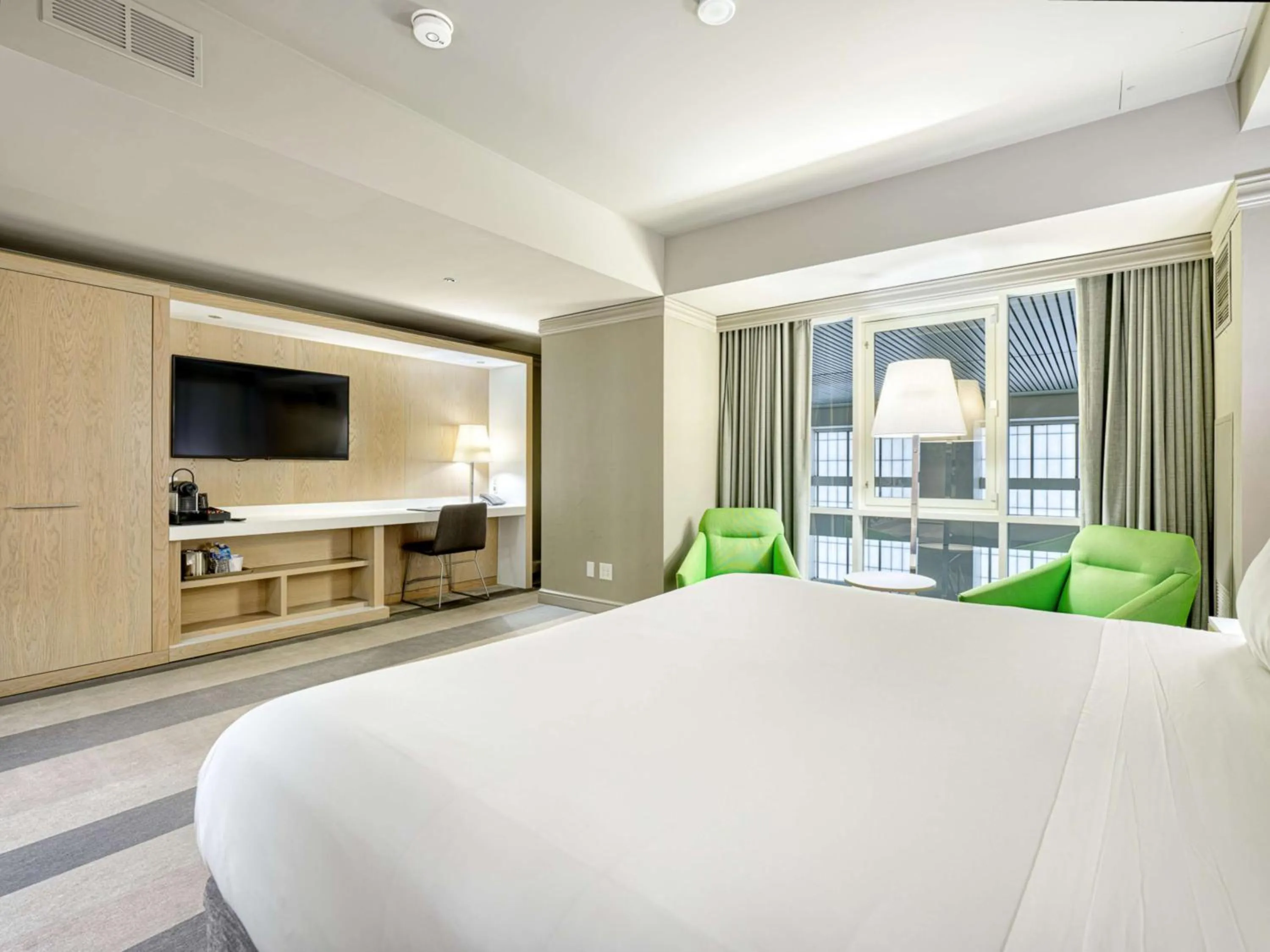 Bedroom, Bed in The Royal Sonesta Minneapolis Downtown