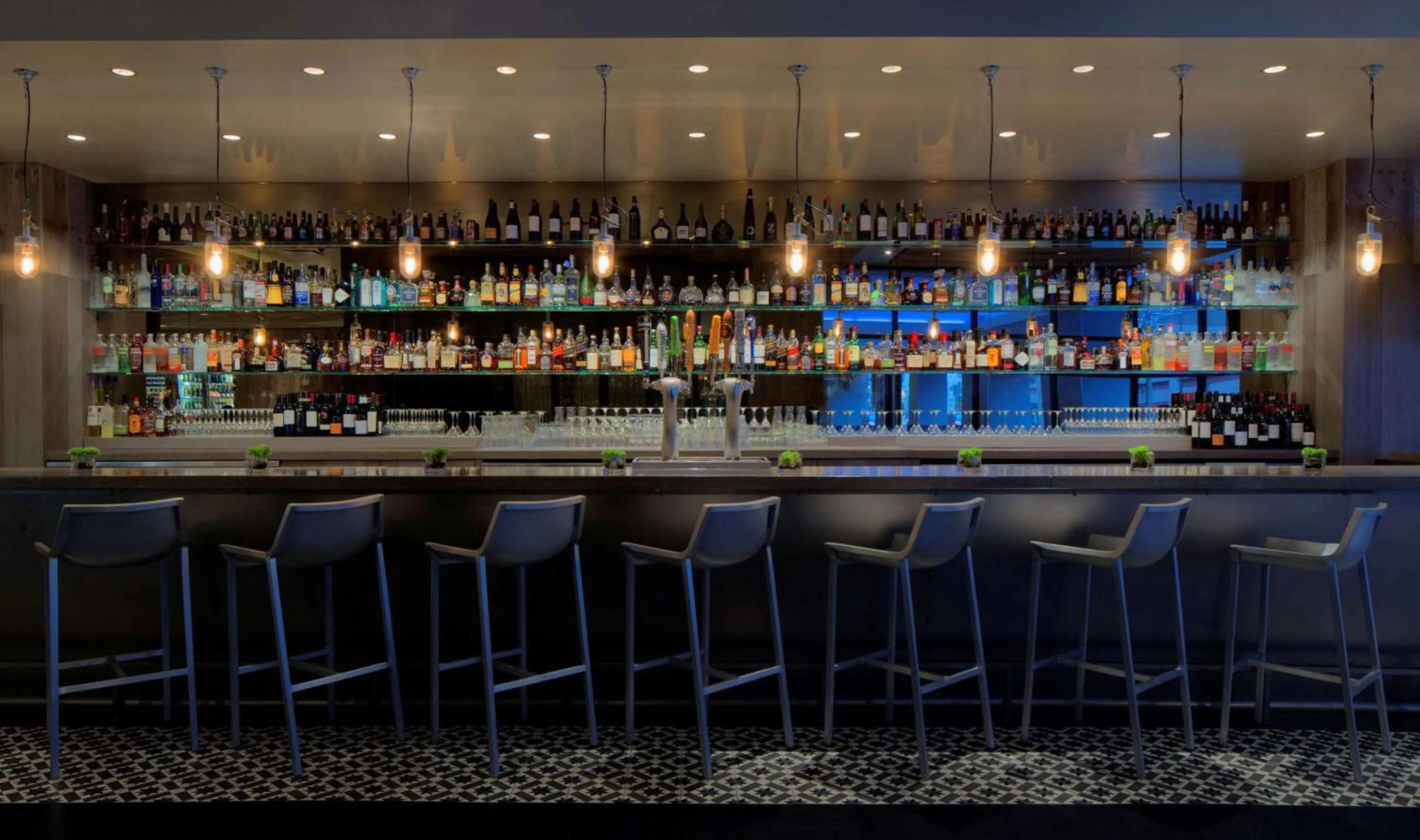 Lounge or bar in The Royal Sonesta Minneapolis Downtown