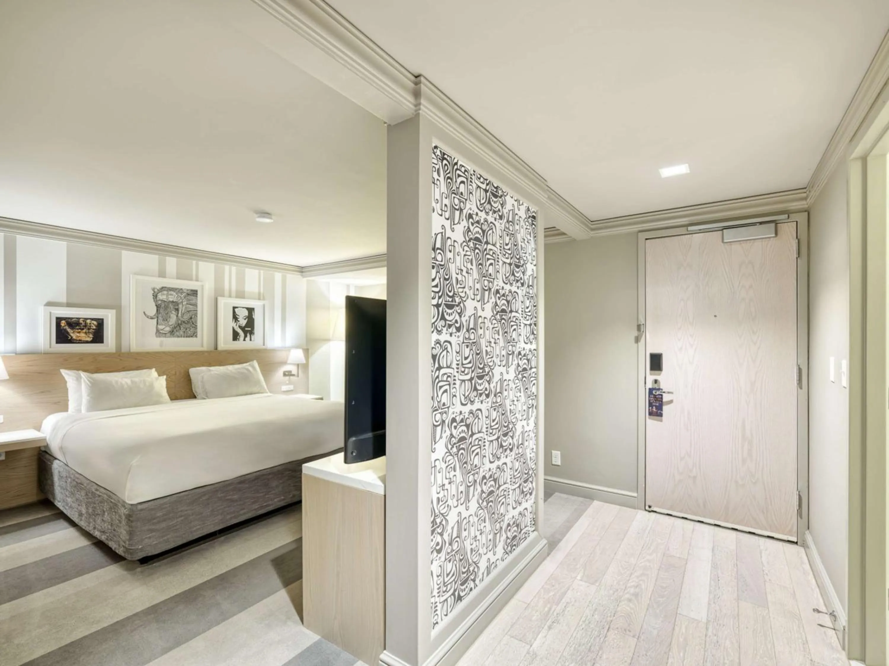 Bedroom, Bed in The Royal Sonesta Minneapolis Downtown