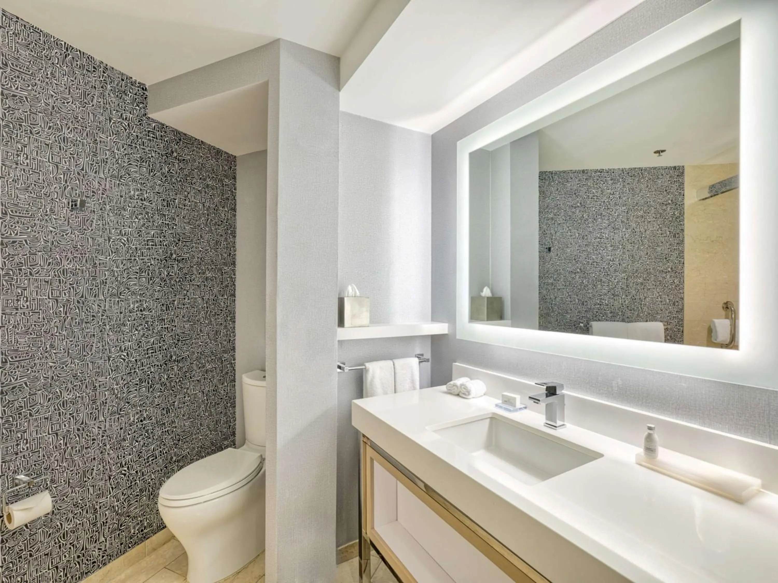 Bedroom in The Royal Sonesta Minneapolis Downtown