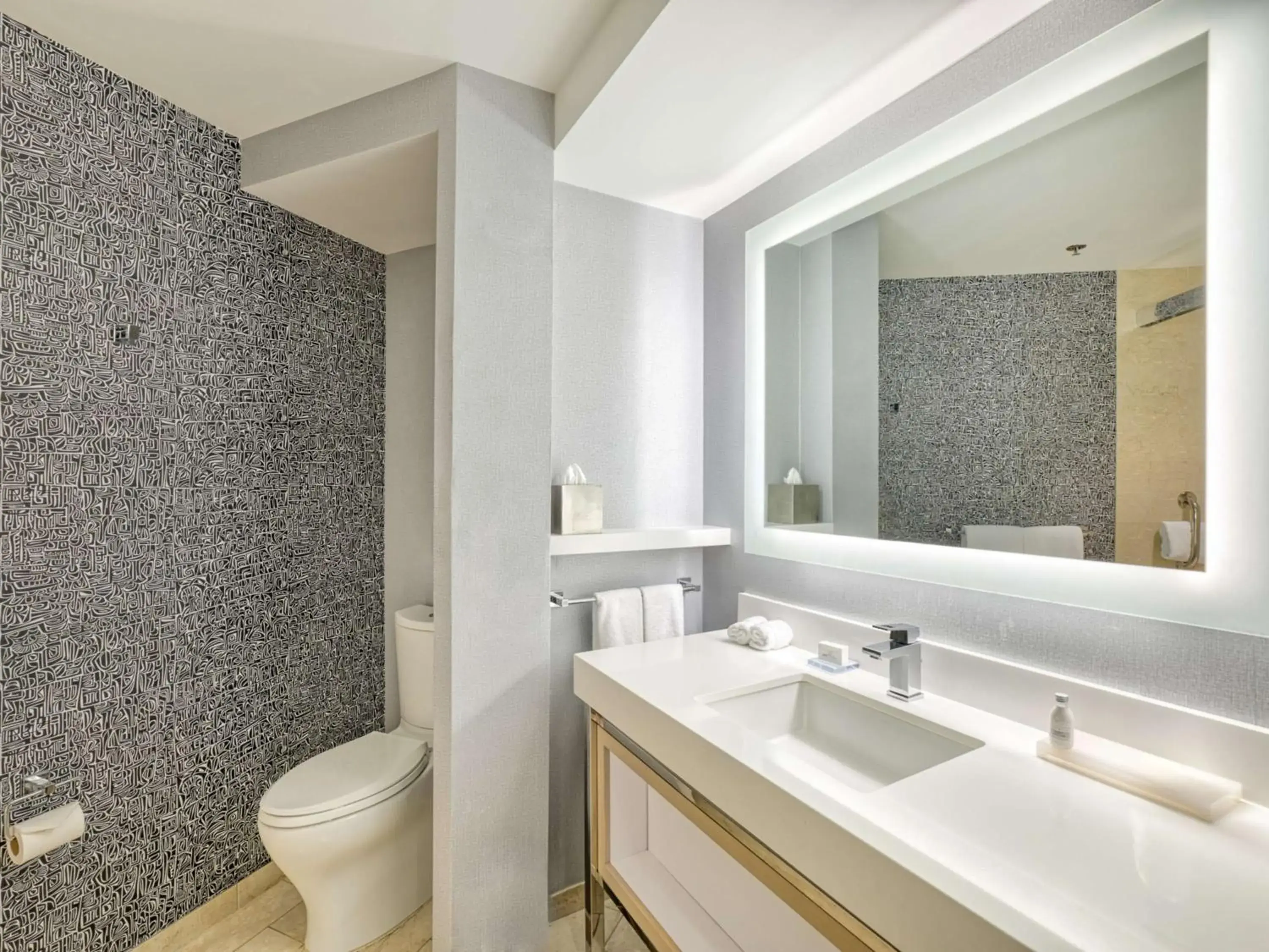 Deluxe King Room in The Royal Sonesta Minneapolis Downtown Deluxe King Room in The Royal Sonesta Minneapolis Downtown