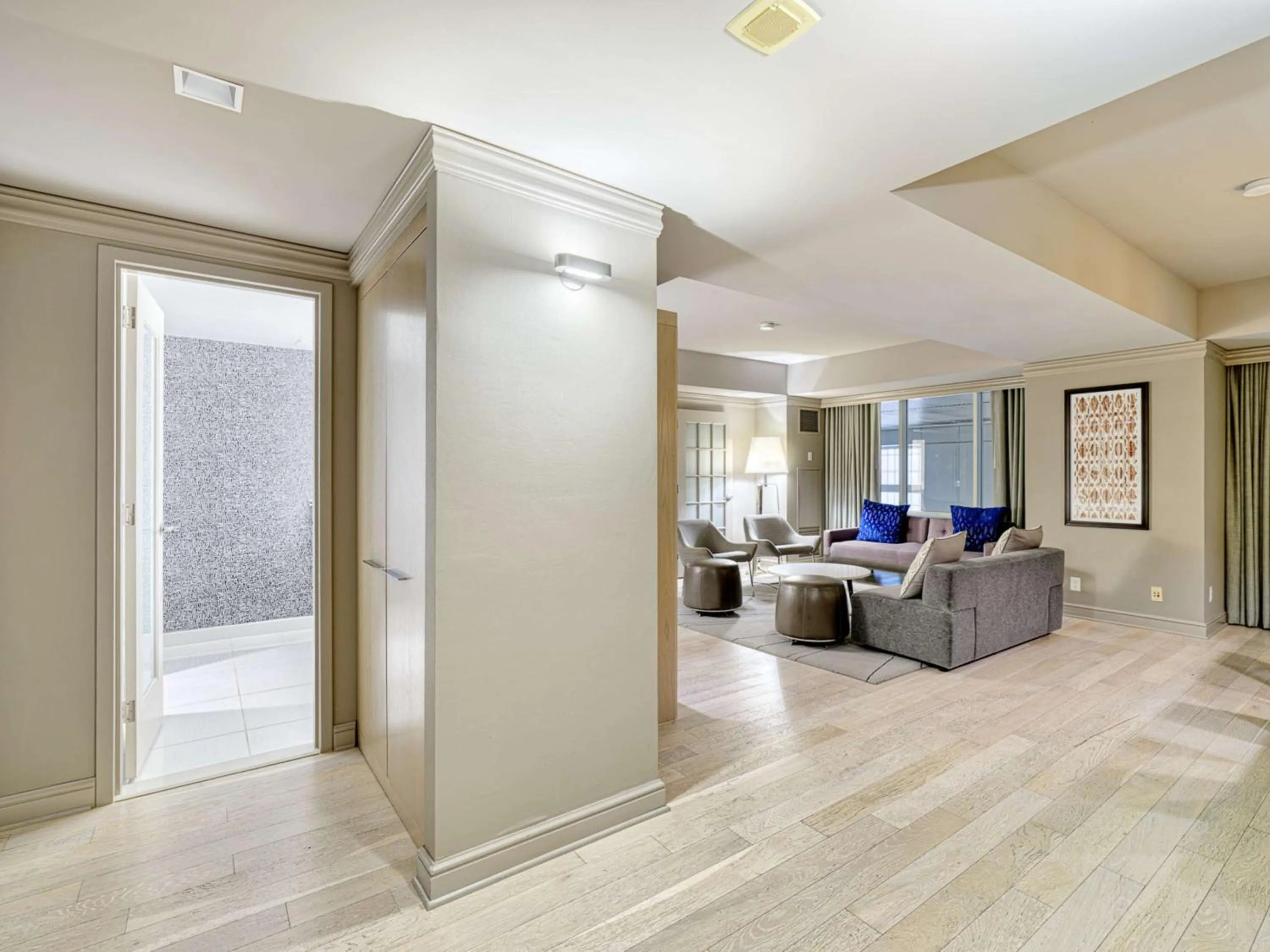 Photo of the whole room in The Royal Sonesta Minneapolis Downtown