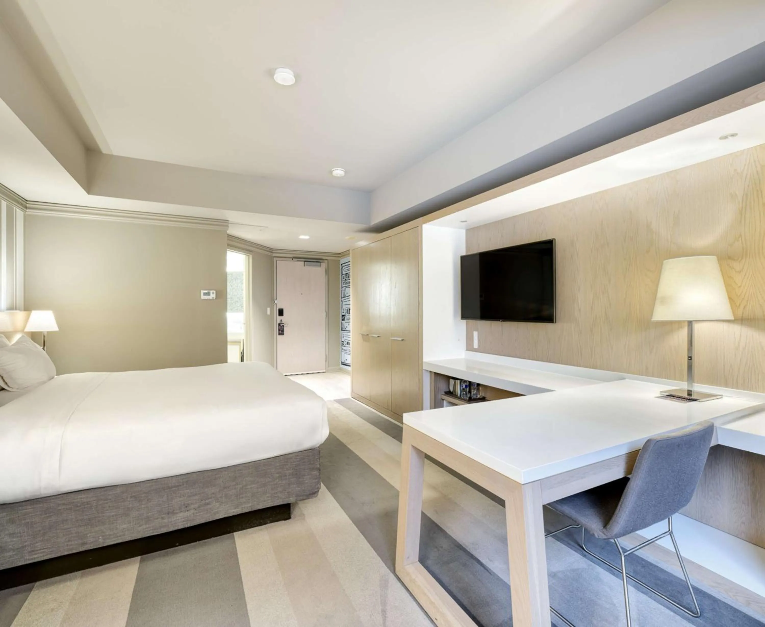 Bedroom, Bed in The Royal Sonesta Minneapolis Downtown