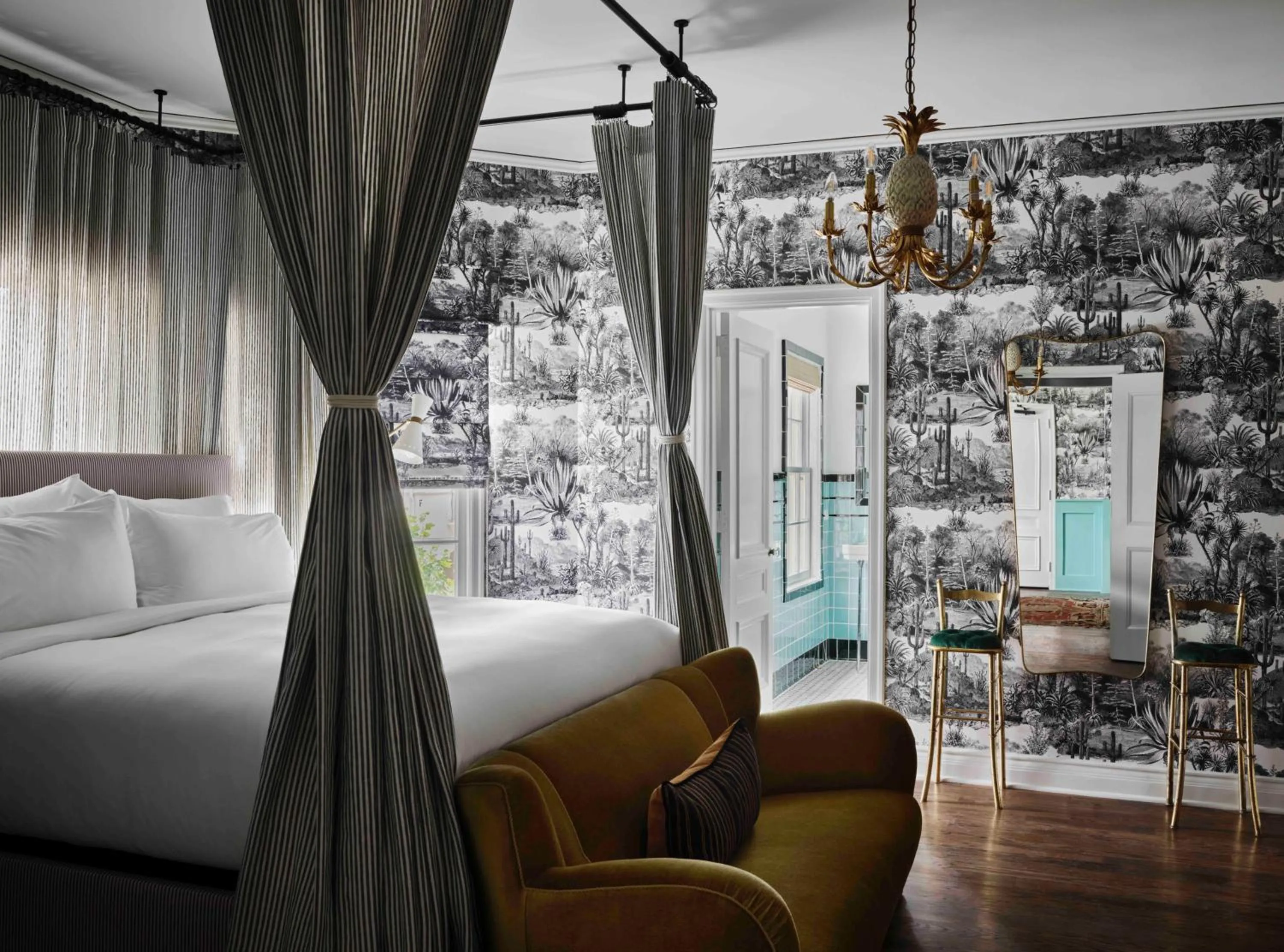 Bed in Commodore Perry Estate, Auberge Collection