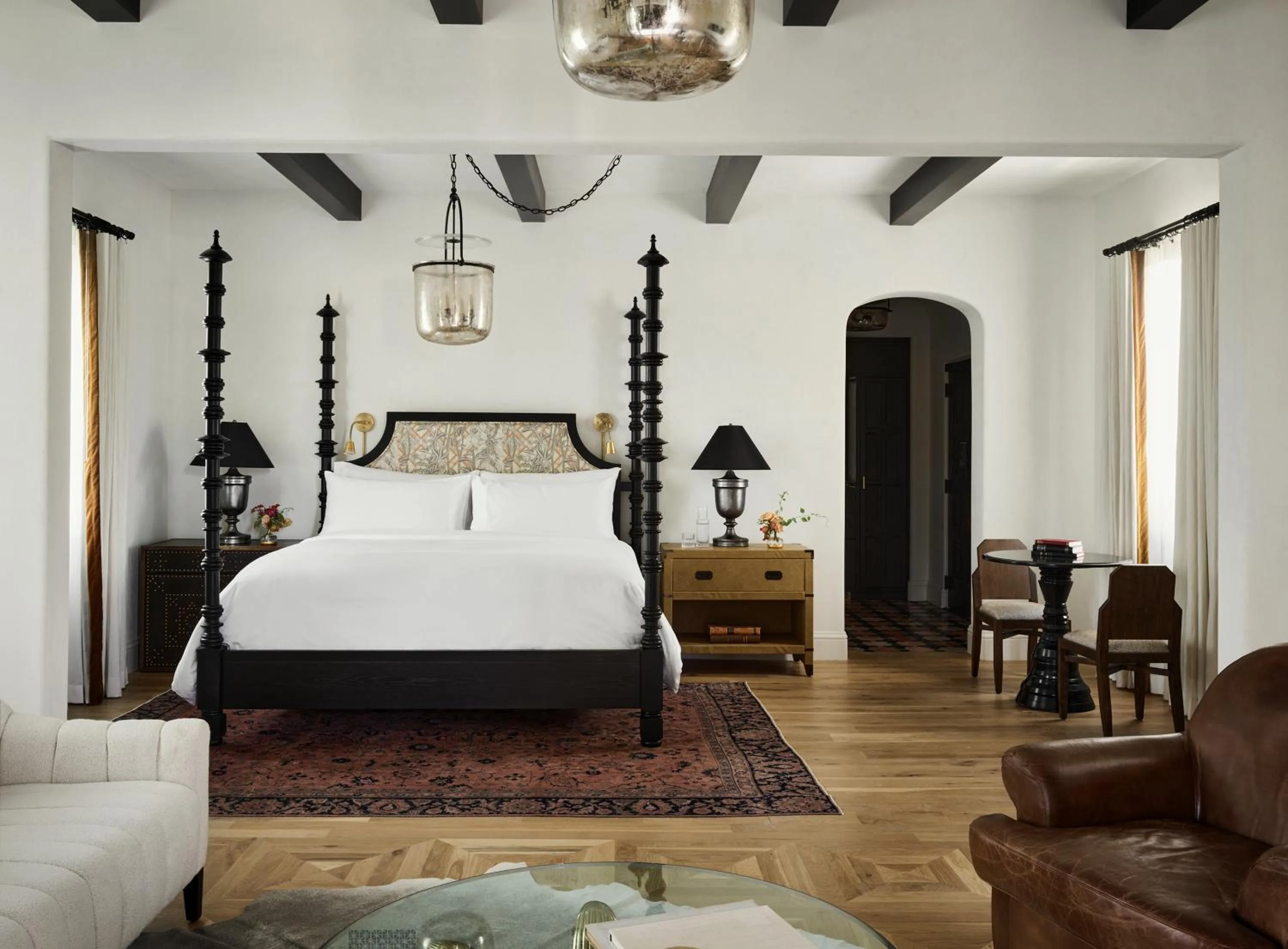 Bed in Commodore Perry Estate, Auberge Collection