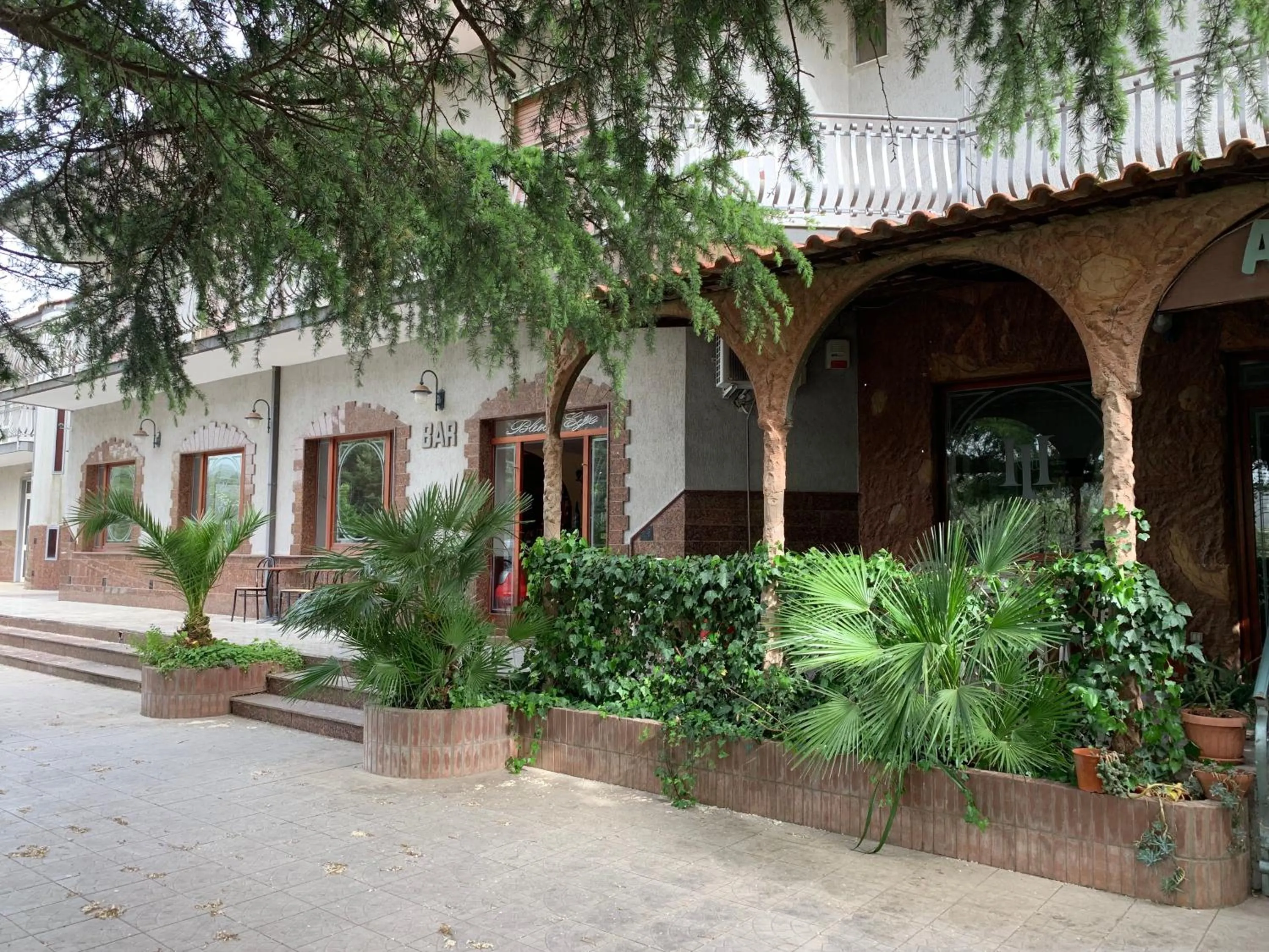 Property Building in Hotel Del Lago