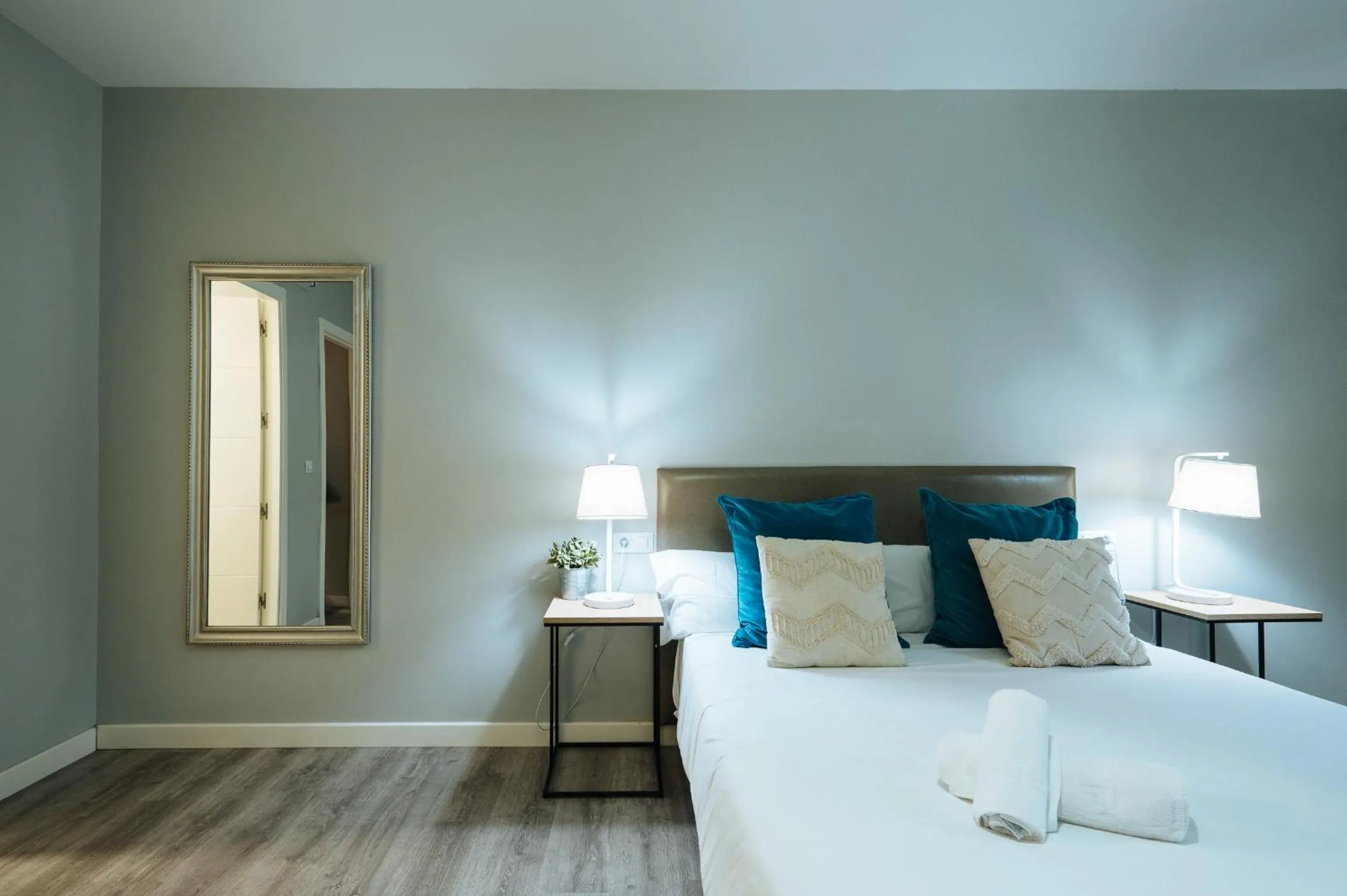 Bed in The Zentral Suites & Apartments