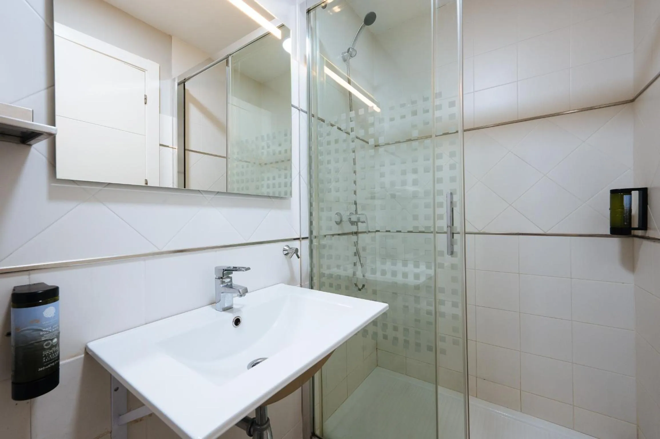 Shower in The Zentral Suites & Apartments