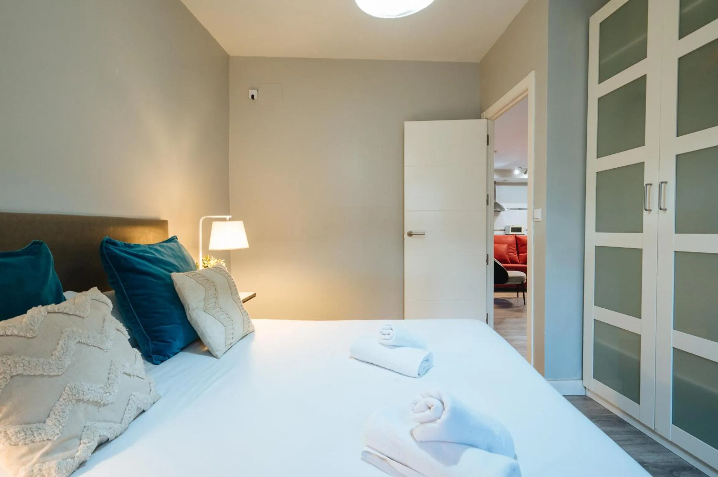 Bed in The Zentral Suites & Apartments