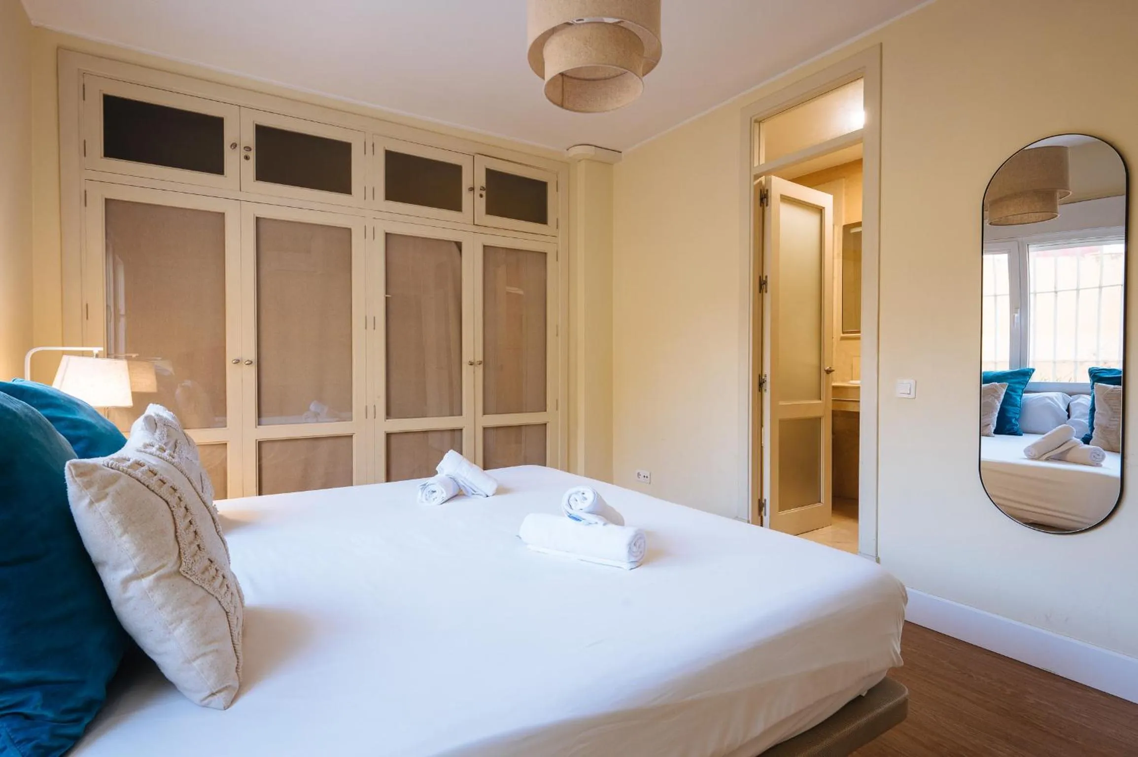 Bed in The Zentral Suites & Apartments