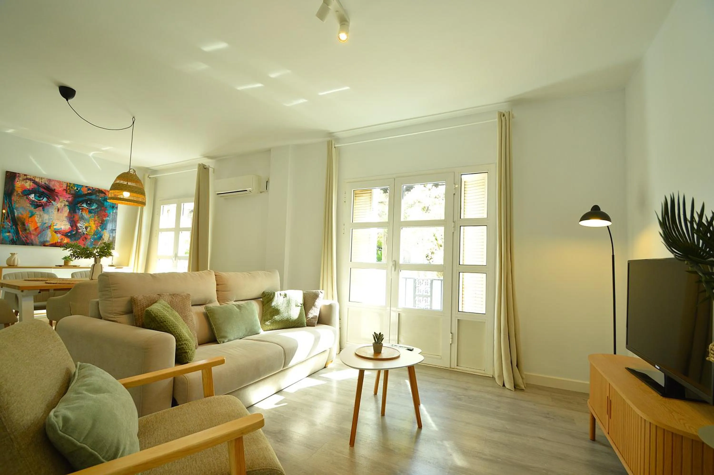 TV and multimedia in The Zentral Suites & Apartments