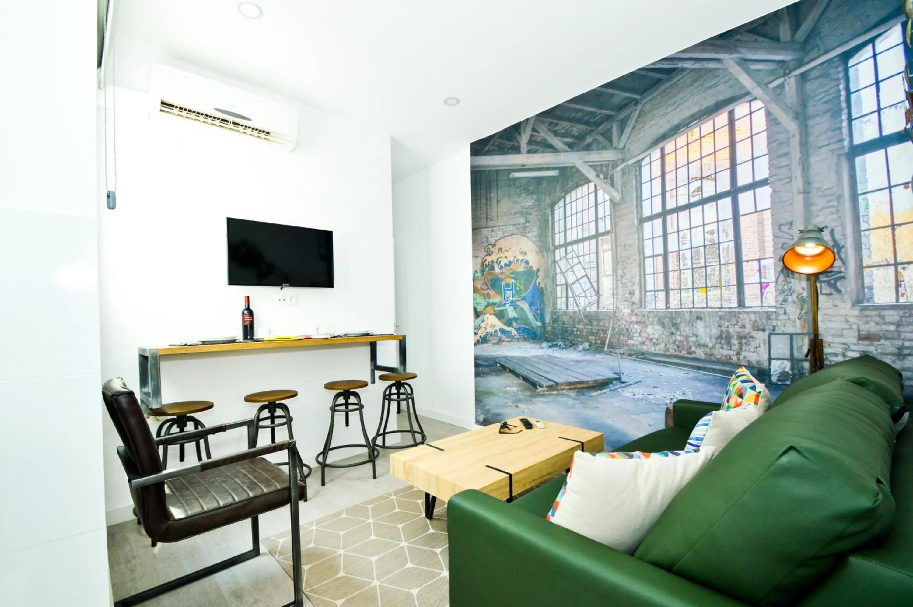 Communal lounge/ TV room in The Zentral Suites & Apartments