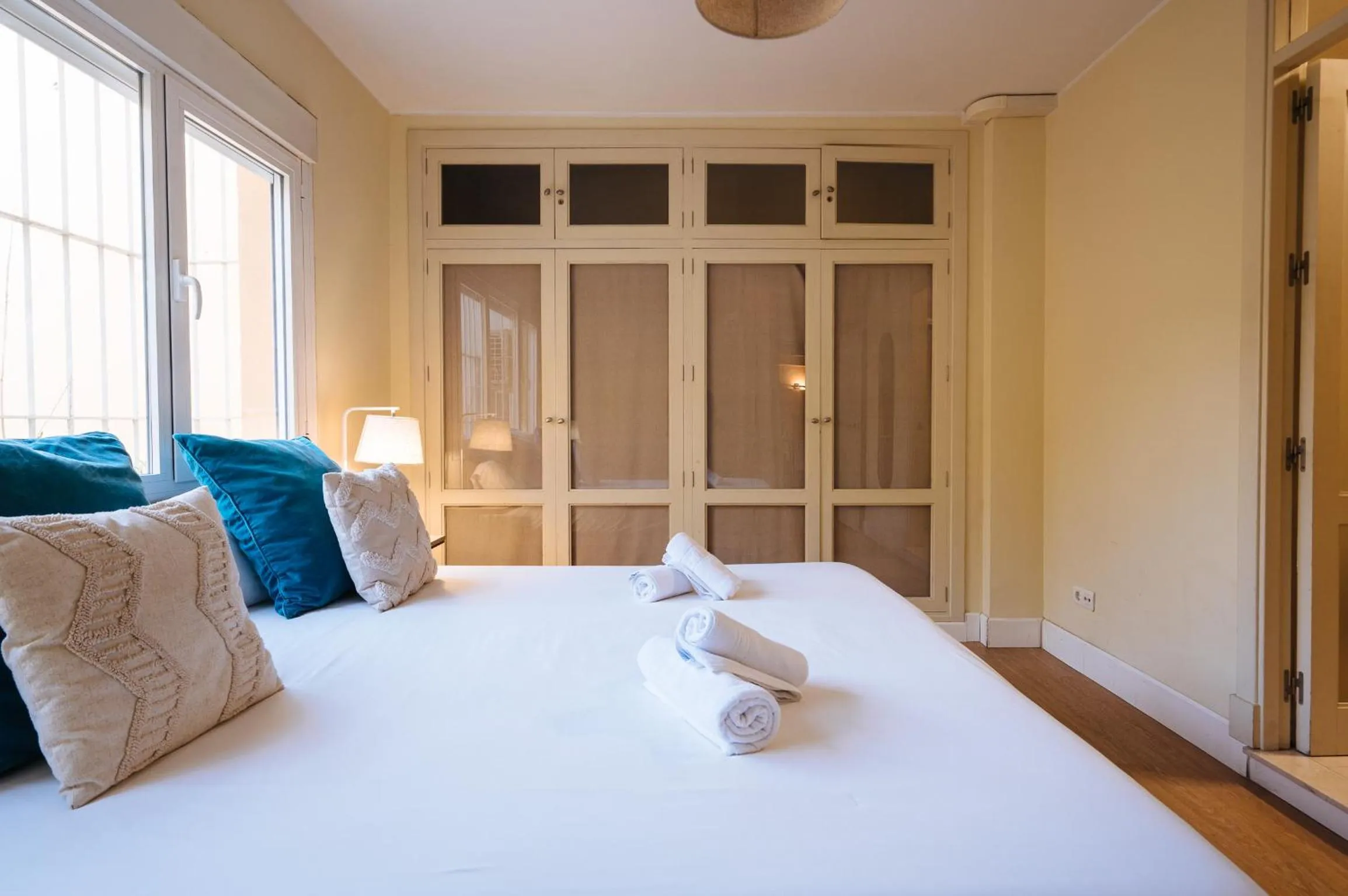 Bed in The Zentral Suites & Apartments